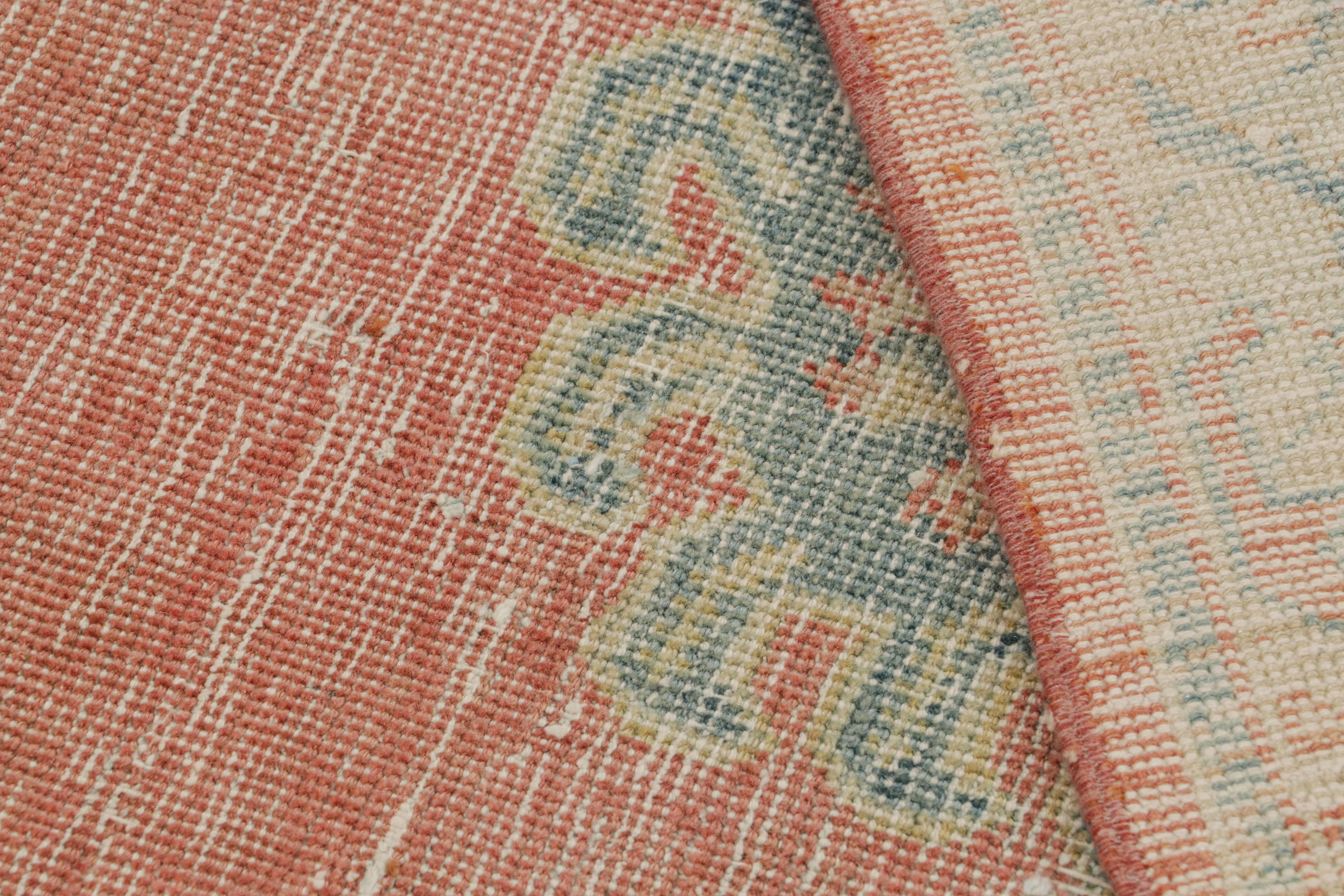 Alter türkischer Oushak-Teppich in Rot mit blauen Medaillons, von Rug & Kilim (Wolle) im Angebot