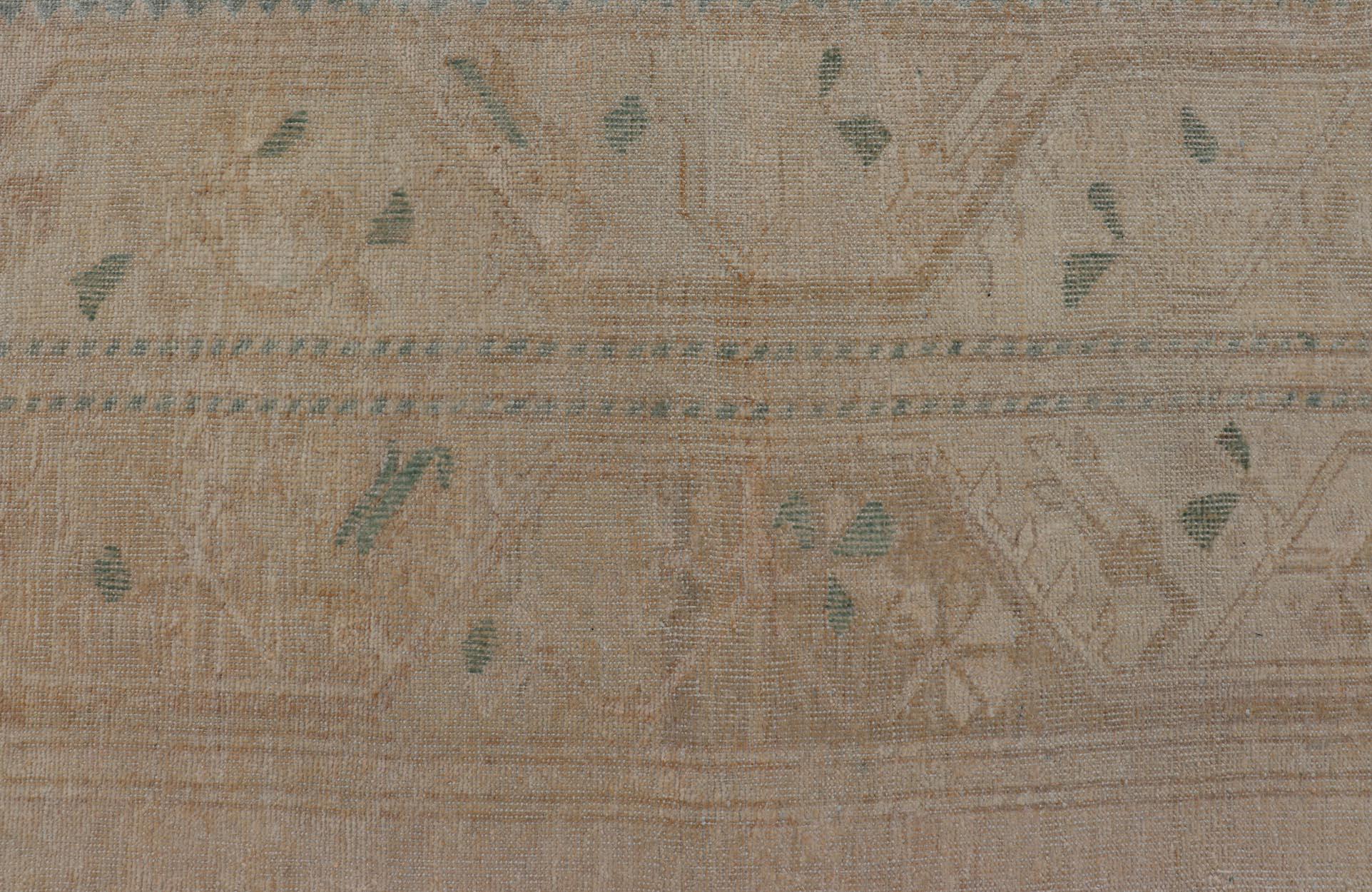 Tapis Oushak turc vintage en beige doux et accents pastel 6'0 