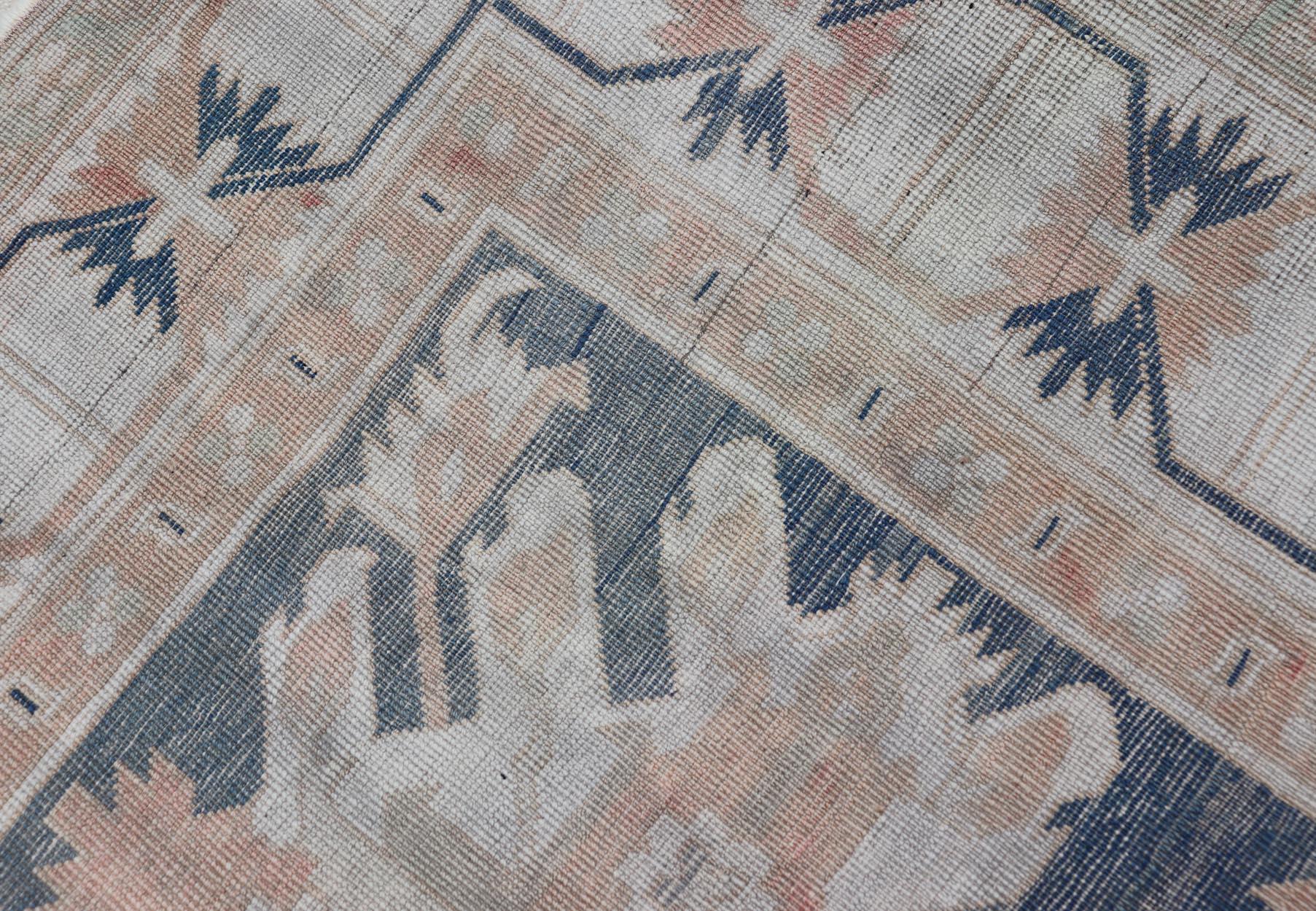 Türkischer Oushak-Teppich im Vintage-Stil in Weichgrau und Pfirsich 4'8 x 7'5 im Angebot 5