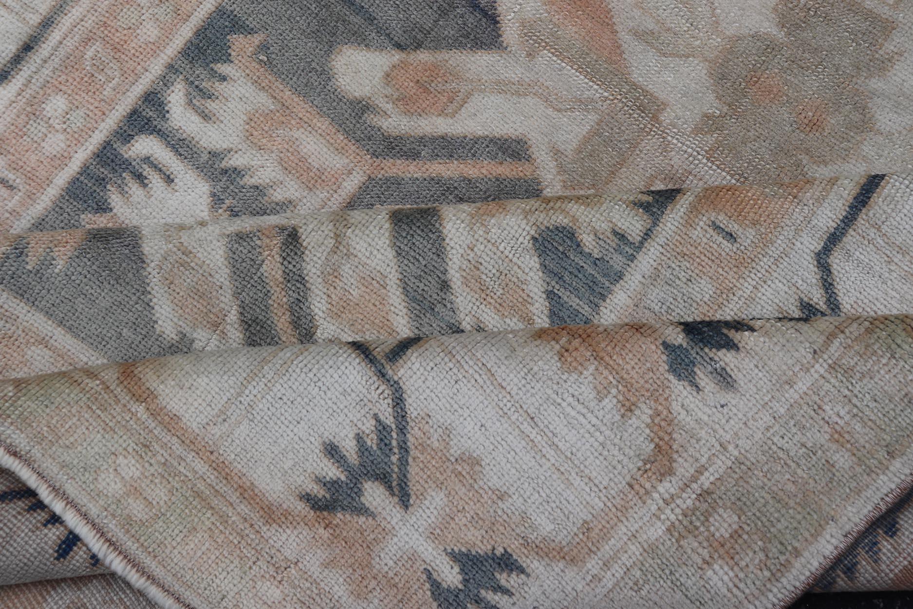Türkischer Oushak-Teppich im Vintage-Stil in Weichgrau und Pfirsich 4'8 x 7'5 im Angebot 6