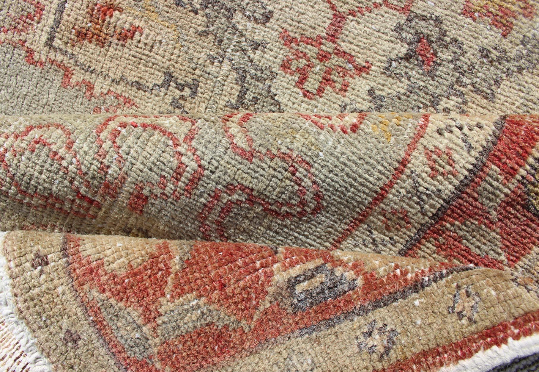 XX secolo Tappeto Oushak turco vintage in morbido azzurro e ruggine sbiadita 2'11 x 5'11 in vendita