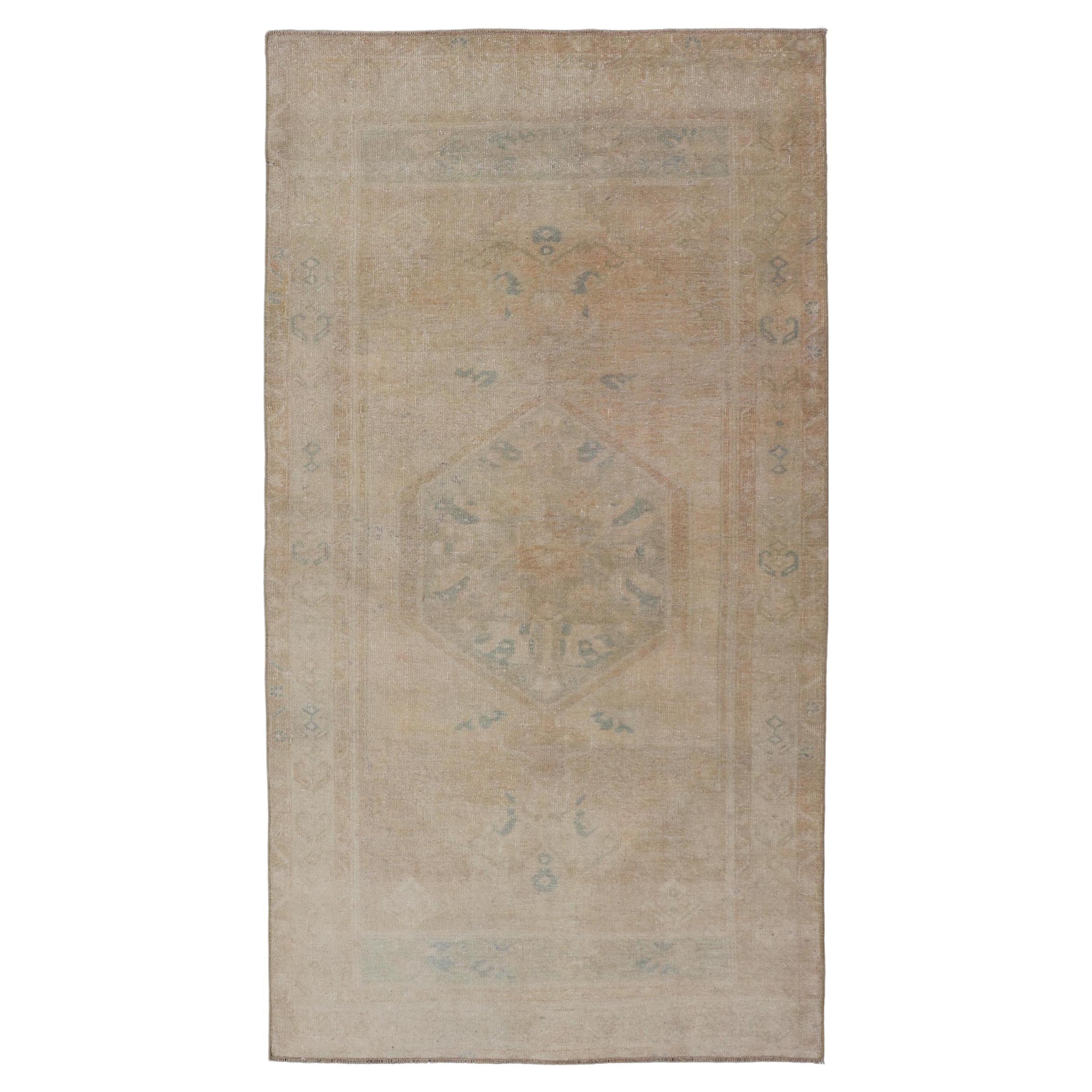 Vintage türkischen Oushak Teppich in weichen Pastelltönen und geometrische Muster 3'5 x 6'8