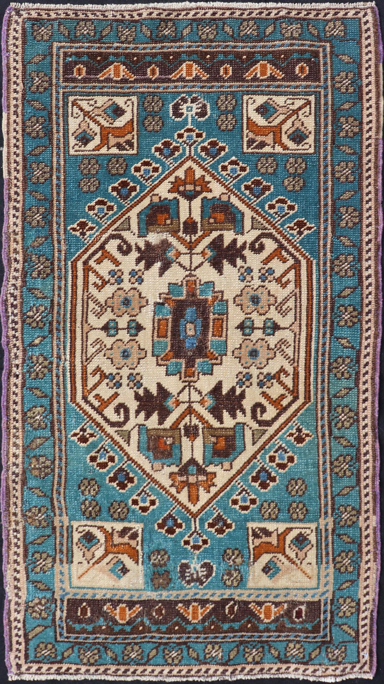 Türkischer Oushak-Teppich in Teal mit geometrischem Medaillon-Design im Angebot 2