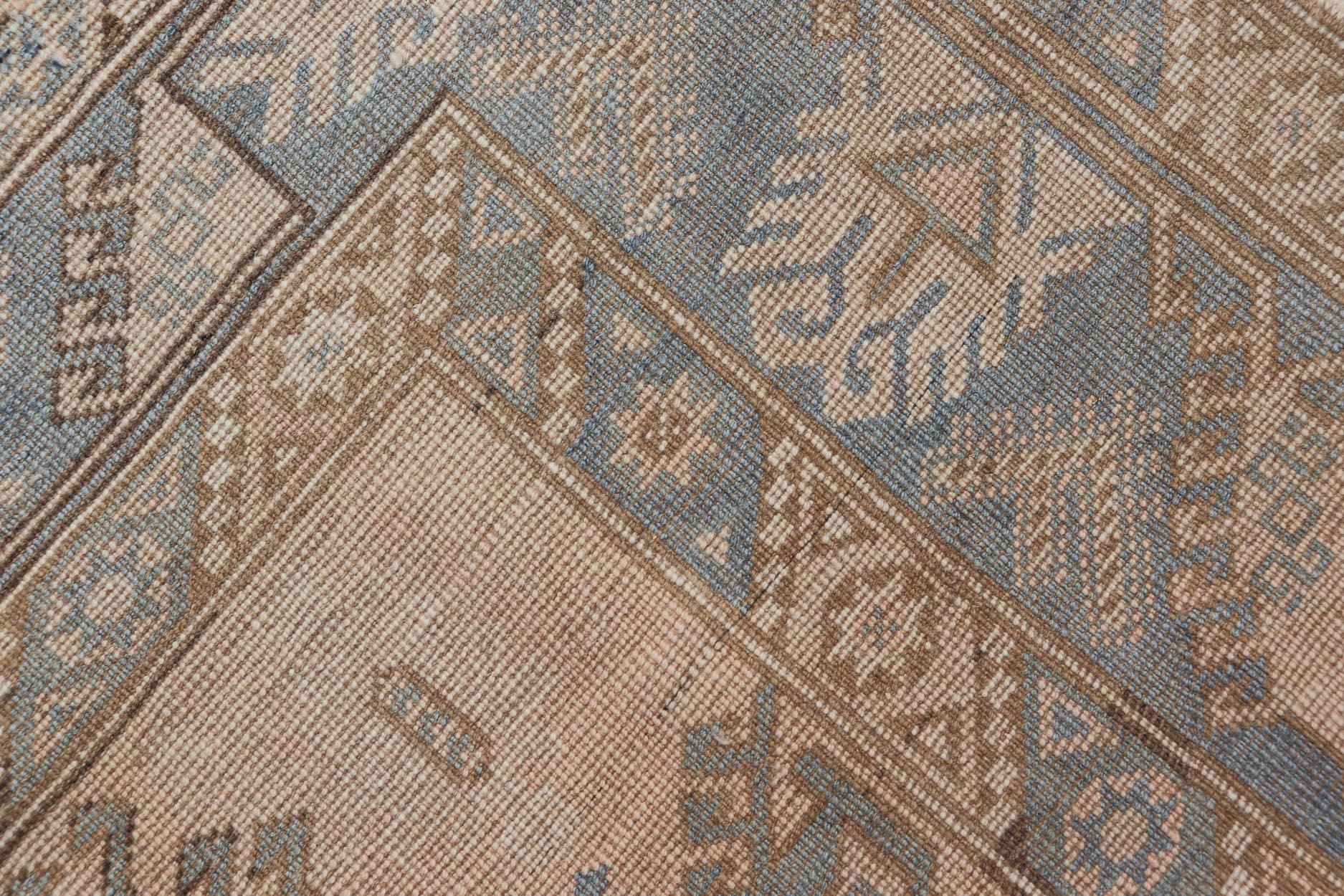 Türkischer Oushak-Teppich im Vintage-Stil in warmen Erdtönen und geometrischen Mustern, 4'1 x 6'9 im Angebot 5