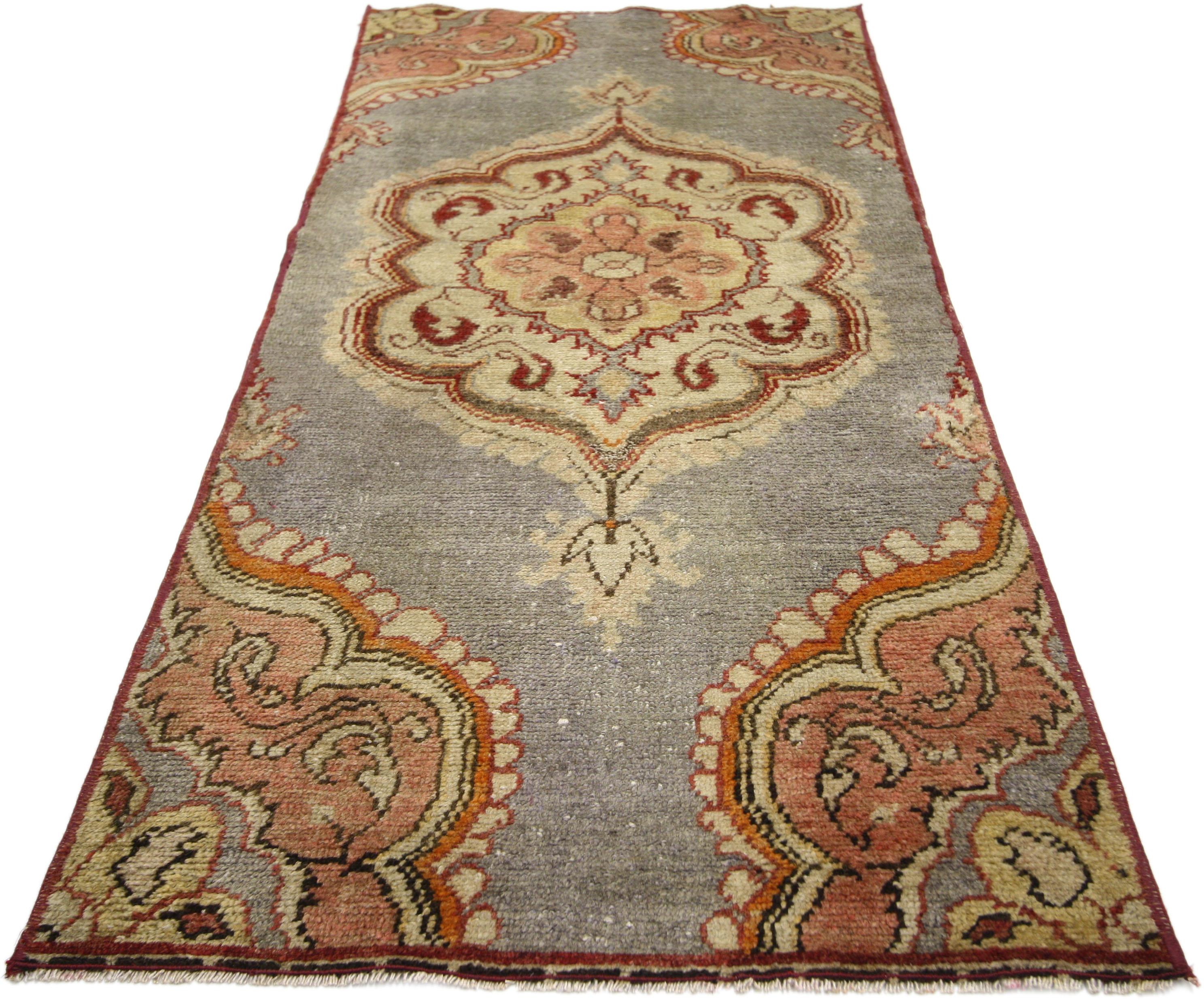 Vintage Turkish Oushak Rug, Jacobean Style Accent Rug In Good Condition For Sale In Dallas, TX