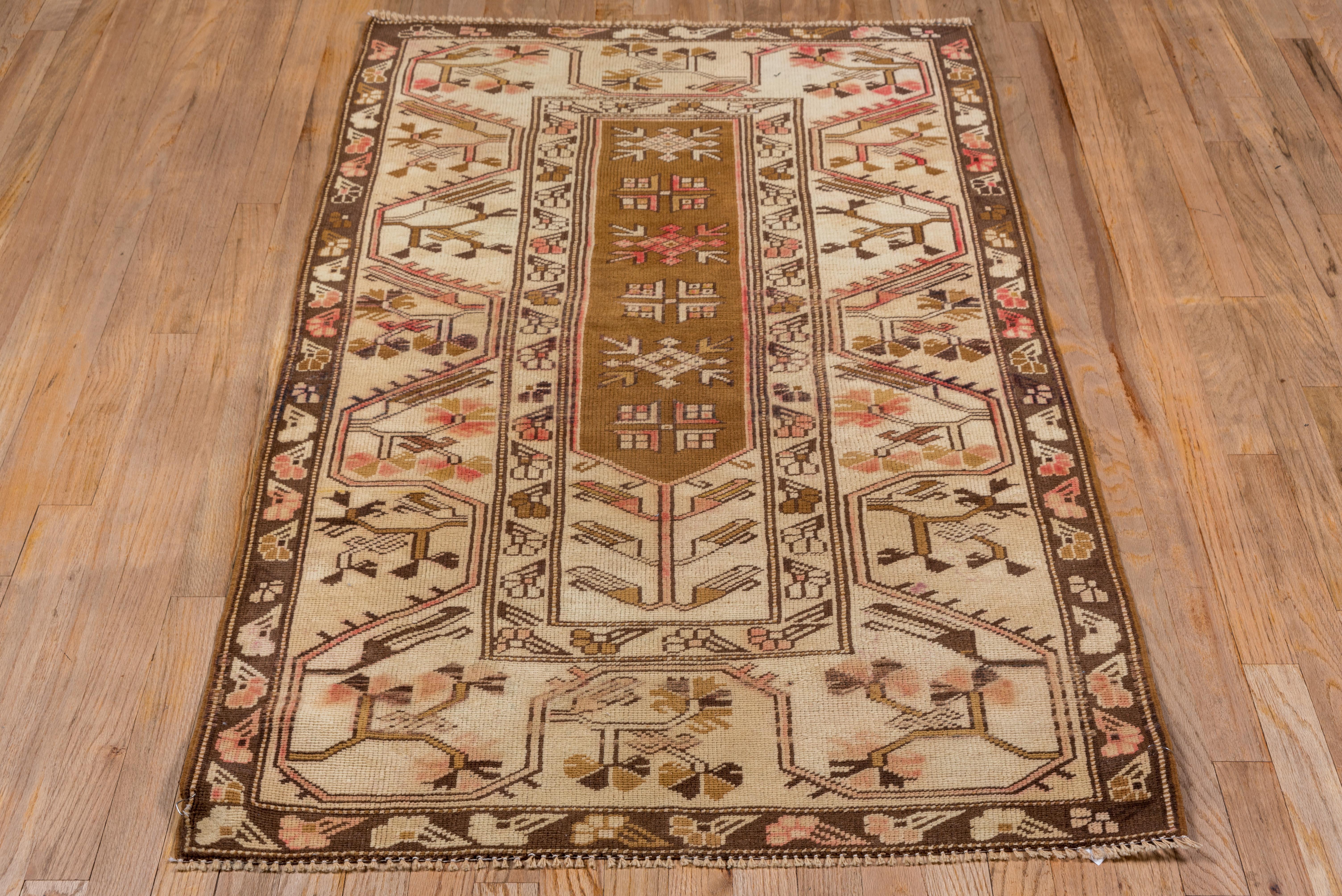 Vintage Turkish Oushak Rug, Neutral & Camel Tones, Red Accents, circa 1940s In Good Condition In New York, NY