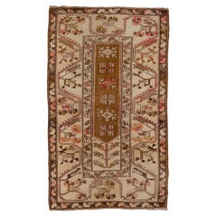 Tapis turc Oushak vintage, tons neutres et camel, accents rouges, vers les années 1940