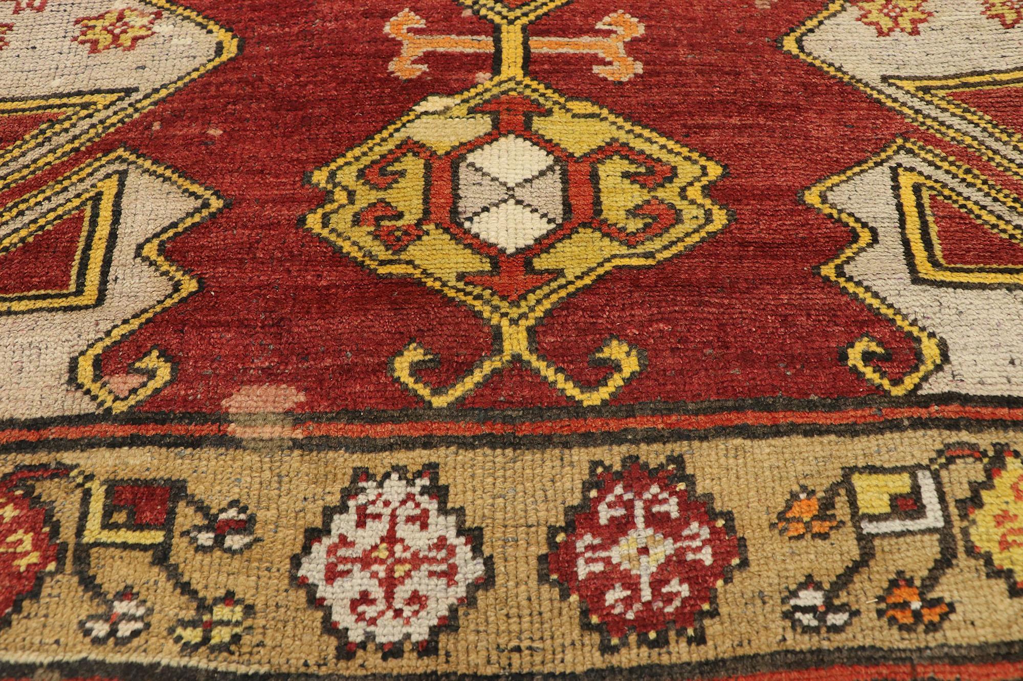Vintage Turkish Oushak Rug, Nomadic Charm Meets Rugged Beauty In Good Condition For Sale In Dallas, TX