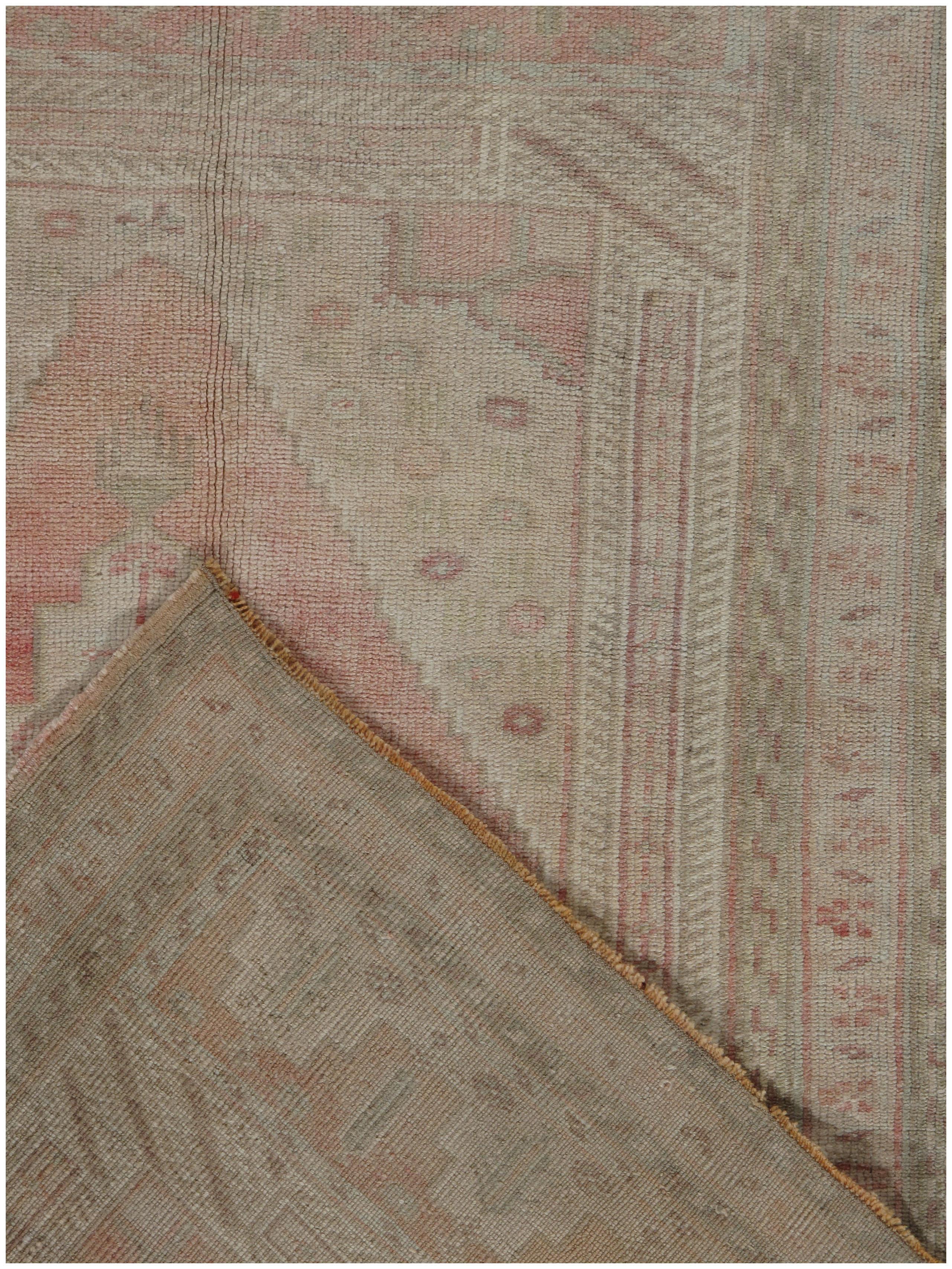 Türkischer Oushak-Teppich-Läufer im Vintage-Stil  3'4 x 6'1 im Angebot 2