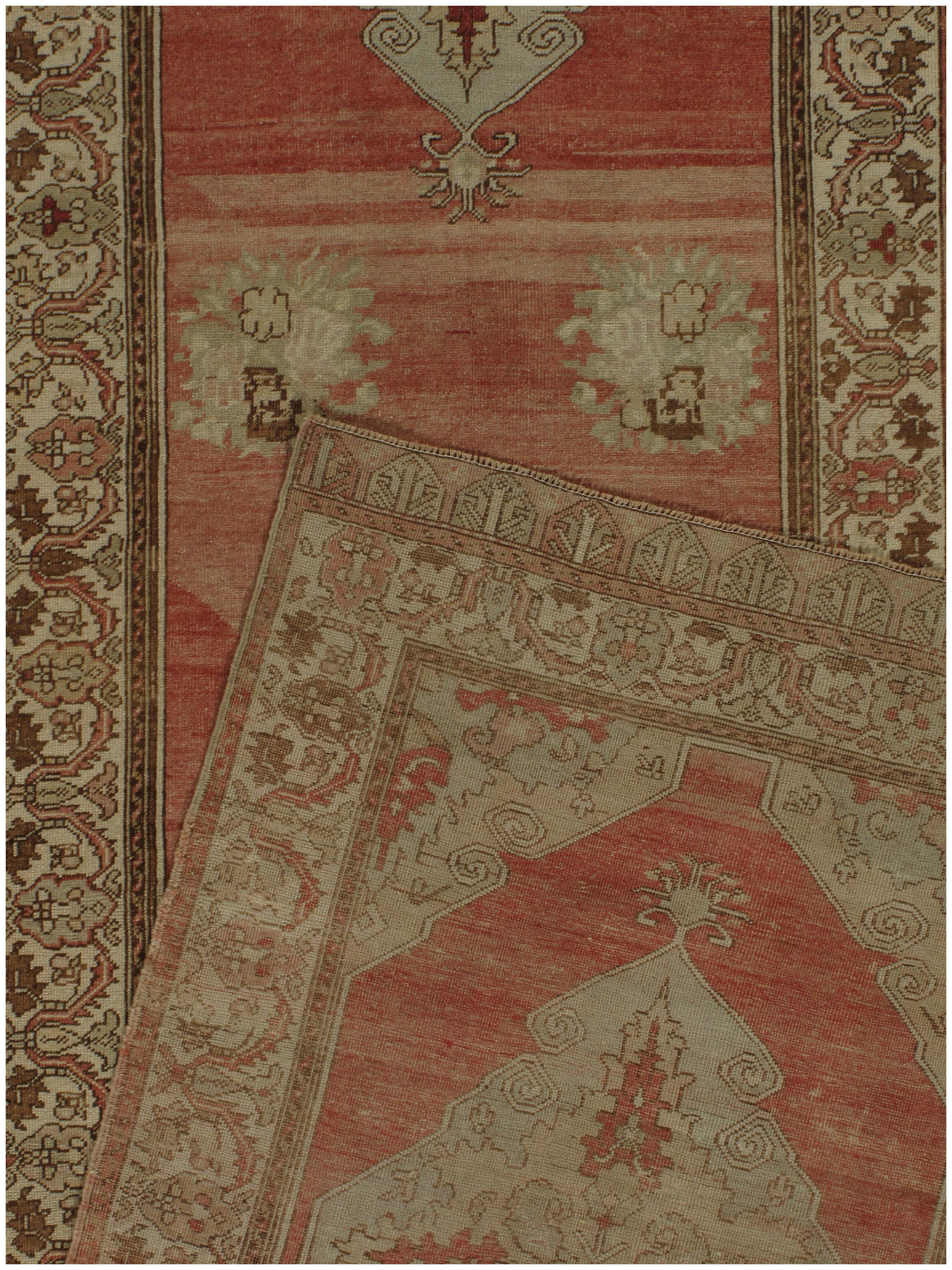 Vintage Türkisch Oushak Teppich Läufer, 3'5' x 12'9'. Oushaks sind bekannt für ihre sanften Paletten in Kombination mit exzentrischen Zeichnungen. Oushak in der Westtürkei hat die längste ununterbrochene Geschichte der Teppichweberei, die mindestens