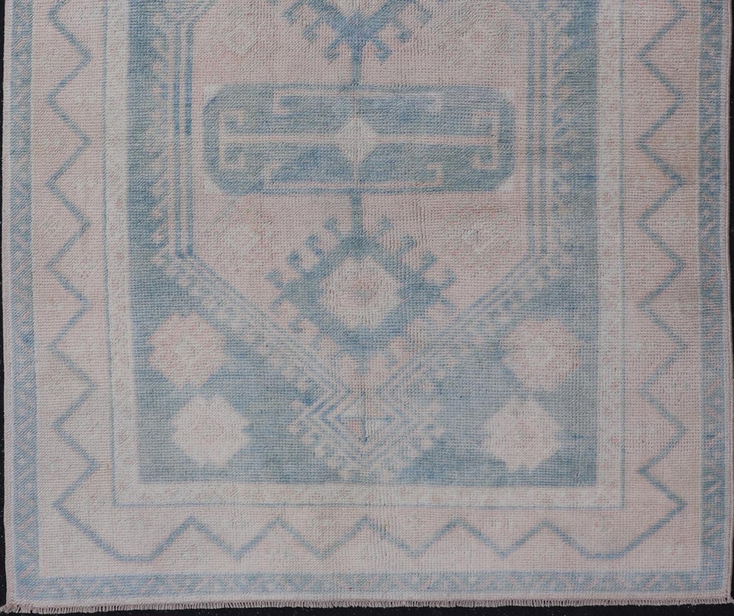 Vintage Türkisch Oushak Teppich Soft Blau und Beige Medallion Design 4'4 x 6'1 im Angebot 4