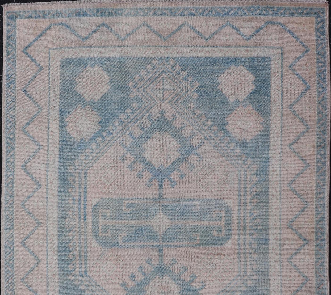 Vintage Türkisch Oushak Teppich Soft Blau und Beige Medallion Design 4'4 x 6'1 im Angebot 2