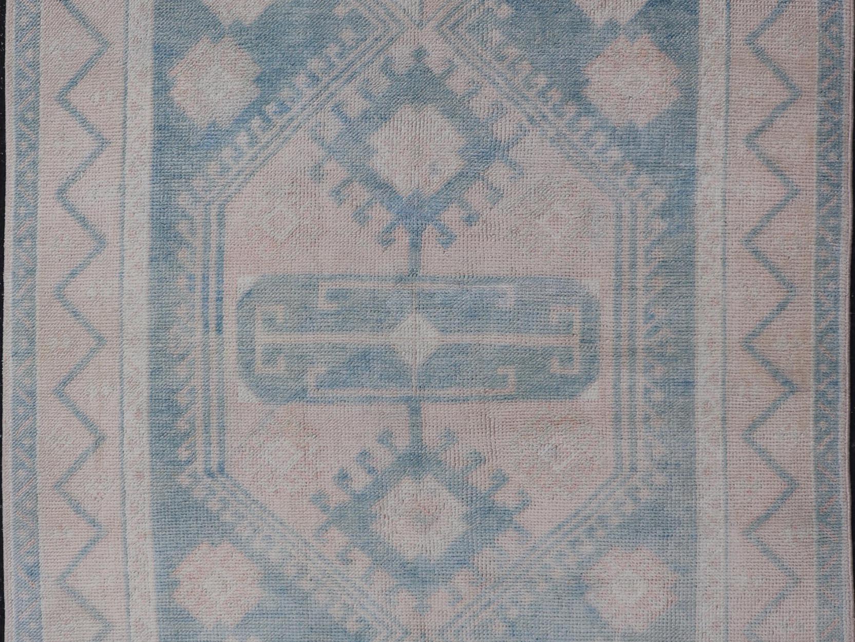 Vintage Türkisch Oushak Teppich Soft Blau und Beige Medallion Design 4'4 x 6'1 im Angebot 3