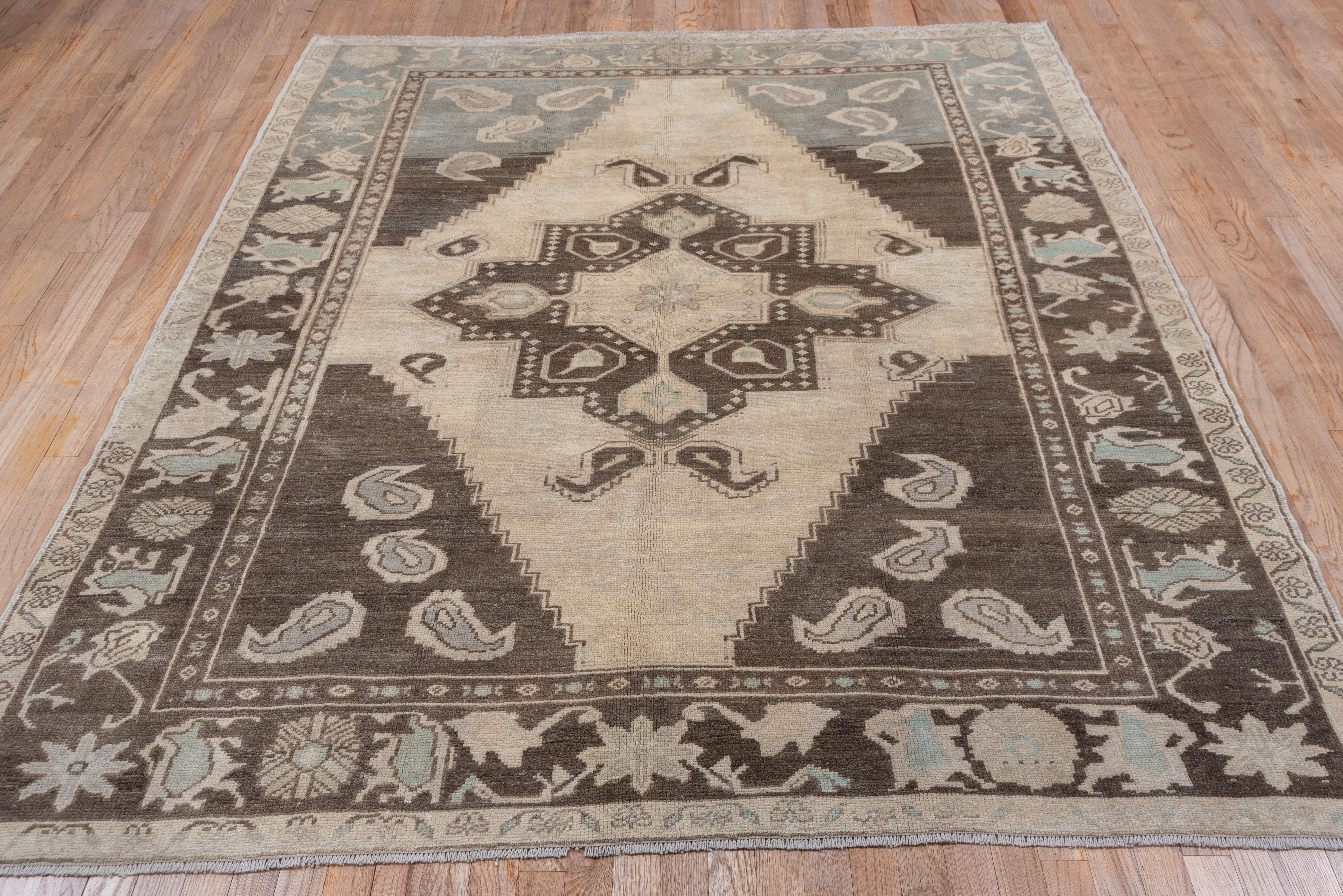 Tappeto turco vintage Oushak, campo di paglia e marrone in vendita 1