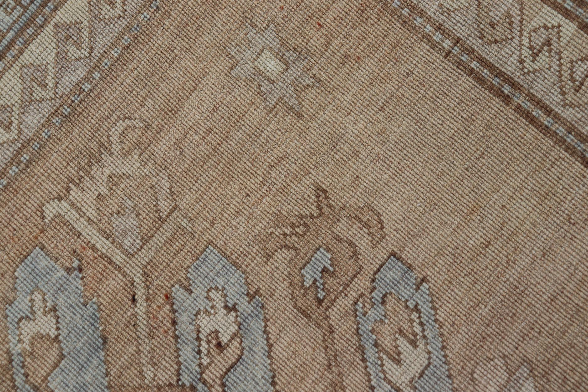 Tappeto Oushak turco vintage -Medaglioni marrone caldo e blu morbido 5'4 x 7' in vendita 4