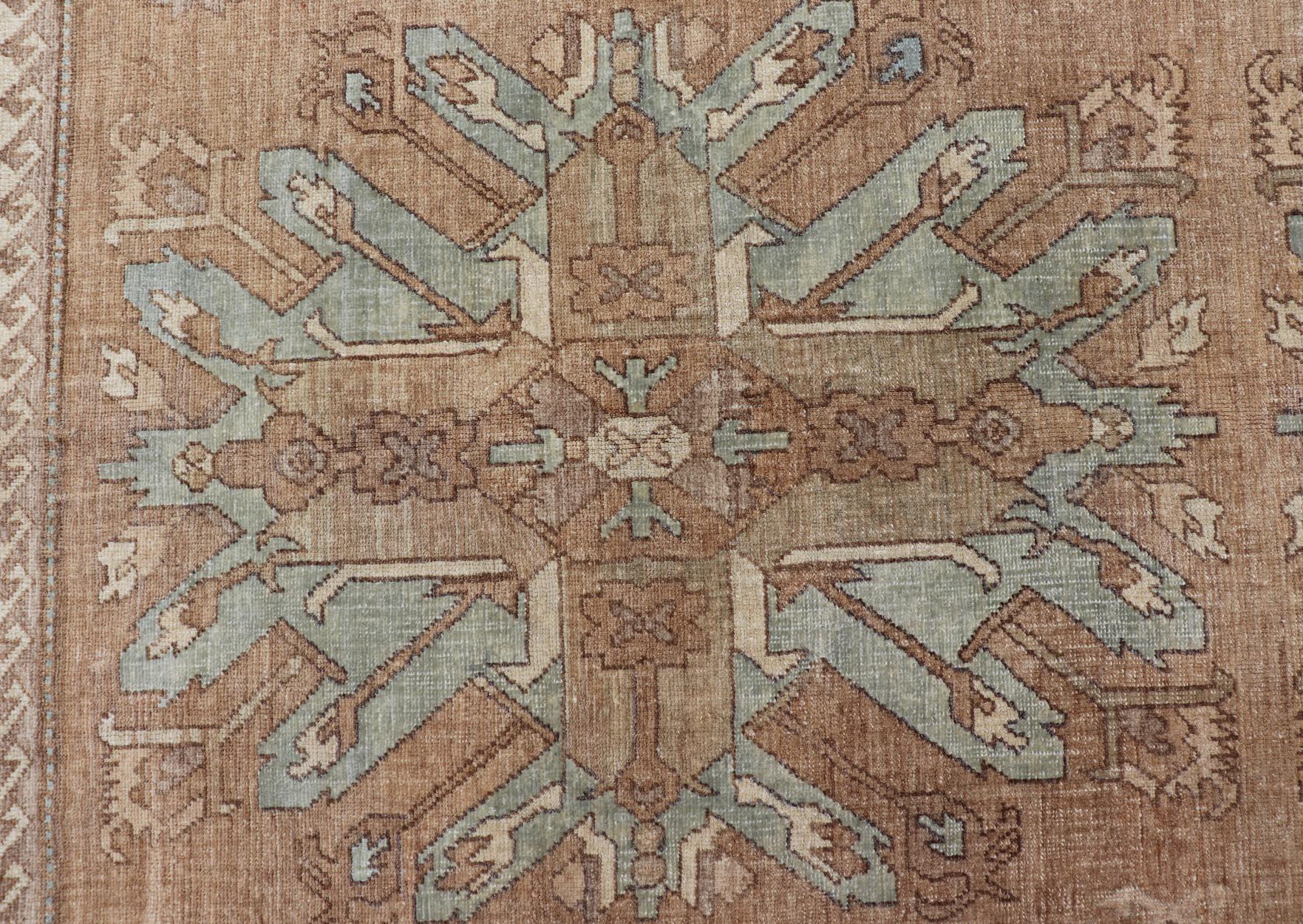 Lana Tappeto Oushak turco vintage -Medaglioni marrone caldo e blu morbido 5'4 x 7' in vendita