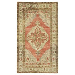 Türkischer Oushak-Teppich im traditionellen Vintage-Stil mit rustikalem Arts & Crafts-Stil