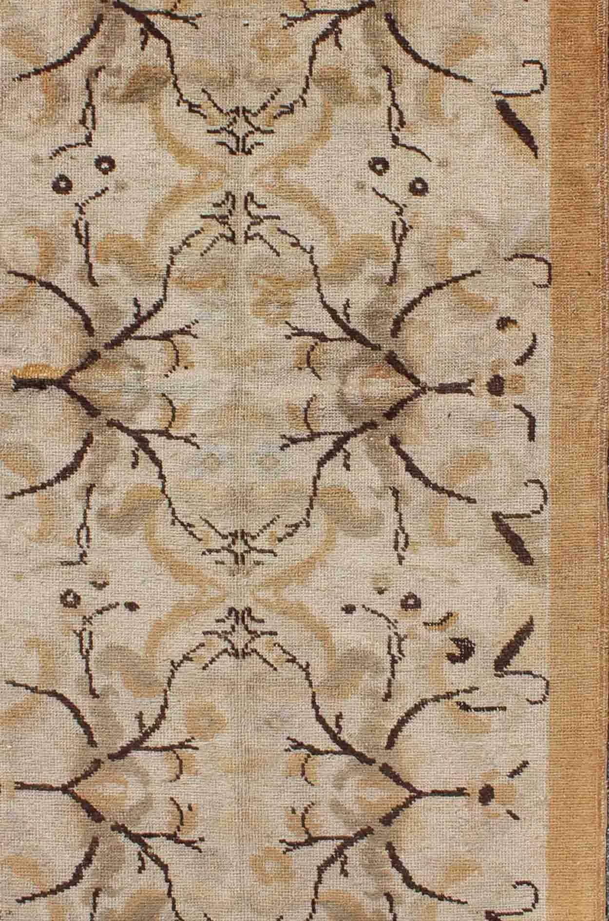 Turc Tapis turc vintage Oushak avec design floral all-over - 3′3″ × 6′3″ en vente