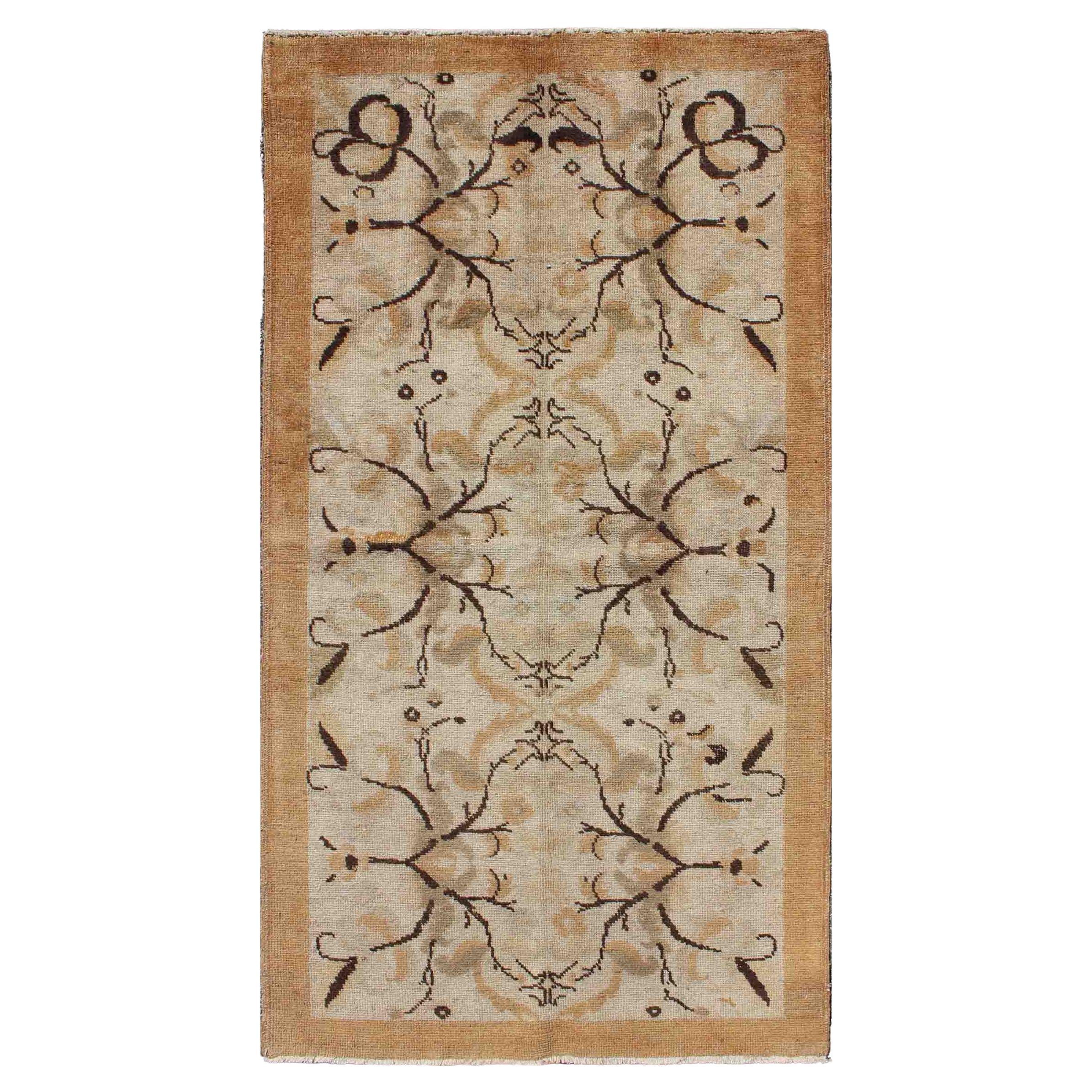 Alfombra Oushak turca vintage con diseño floral integral - 3′3″ × 6′3″