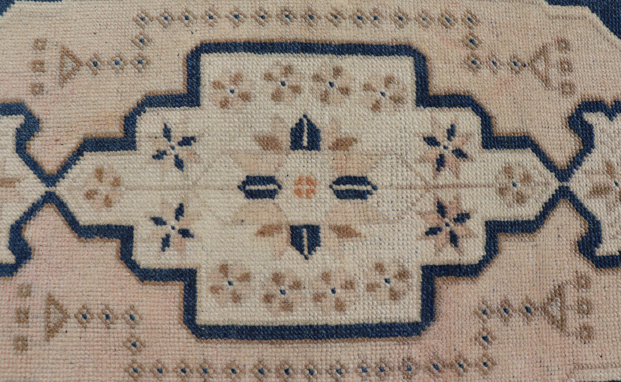 Noué à la main Tapis Oushak turc vintage à motifs de médaillons subgéométriques sur toute la surface 1'7 