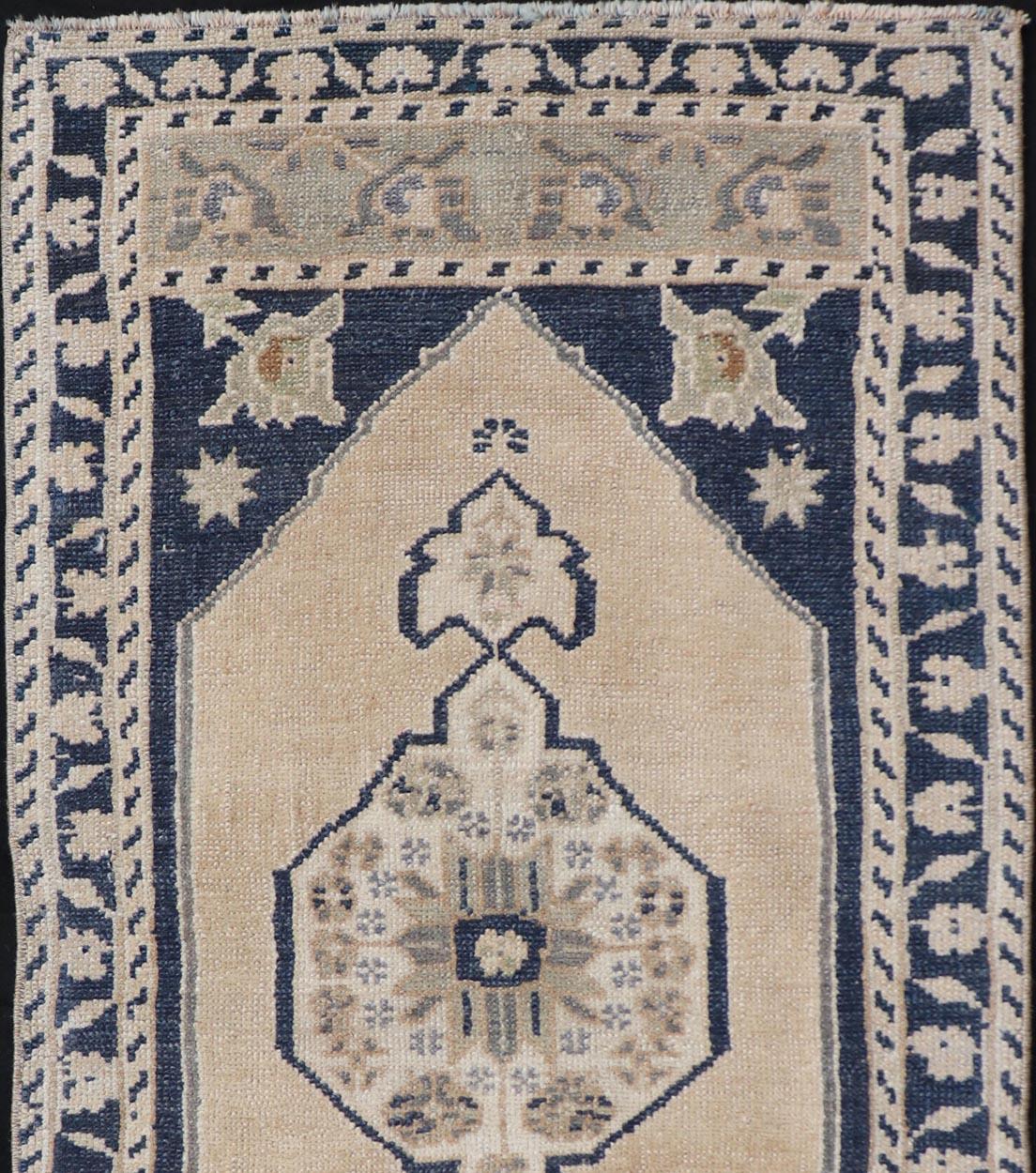 Vintage Turkish small mat size Oushak Rug with All-Over Sub-Geometric Medallion Design. Keivan Woven Arts / rug EN-15934, country of origin / type: Turkey / Oushak, circa 1950

Measures: 1'10 x 3'7.