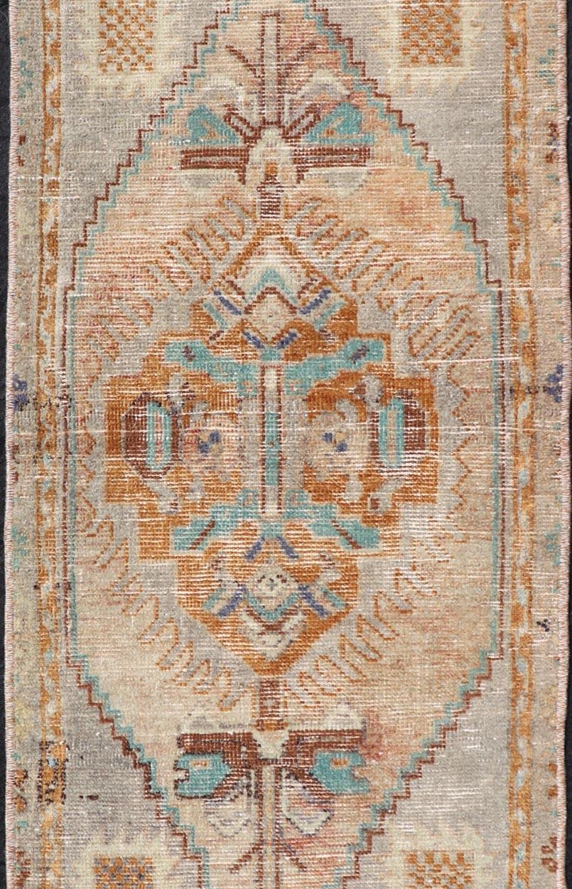 Vintage Turkish Oushak Rug with All-Over Sub-Geometric Medallion Design  In Good Condition For Sale In Atlanta, GA