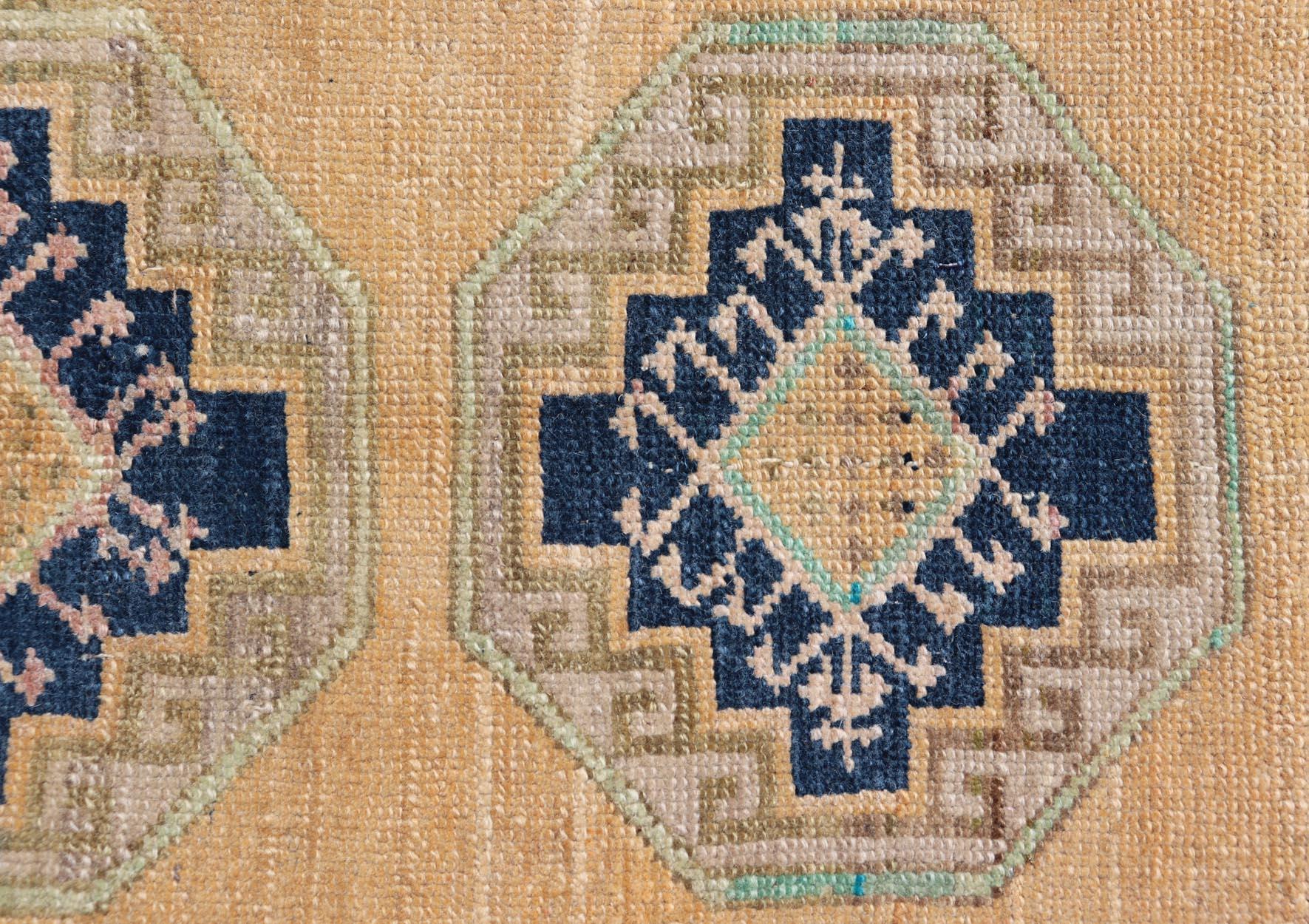 Türkischer Vintage Oushak Teppich mit subgeometrischem Medaillon-Design im Zustand „Gut“ im Angebot in Atlanta, GA