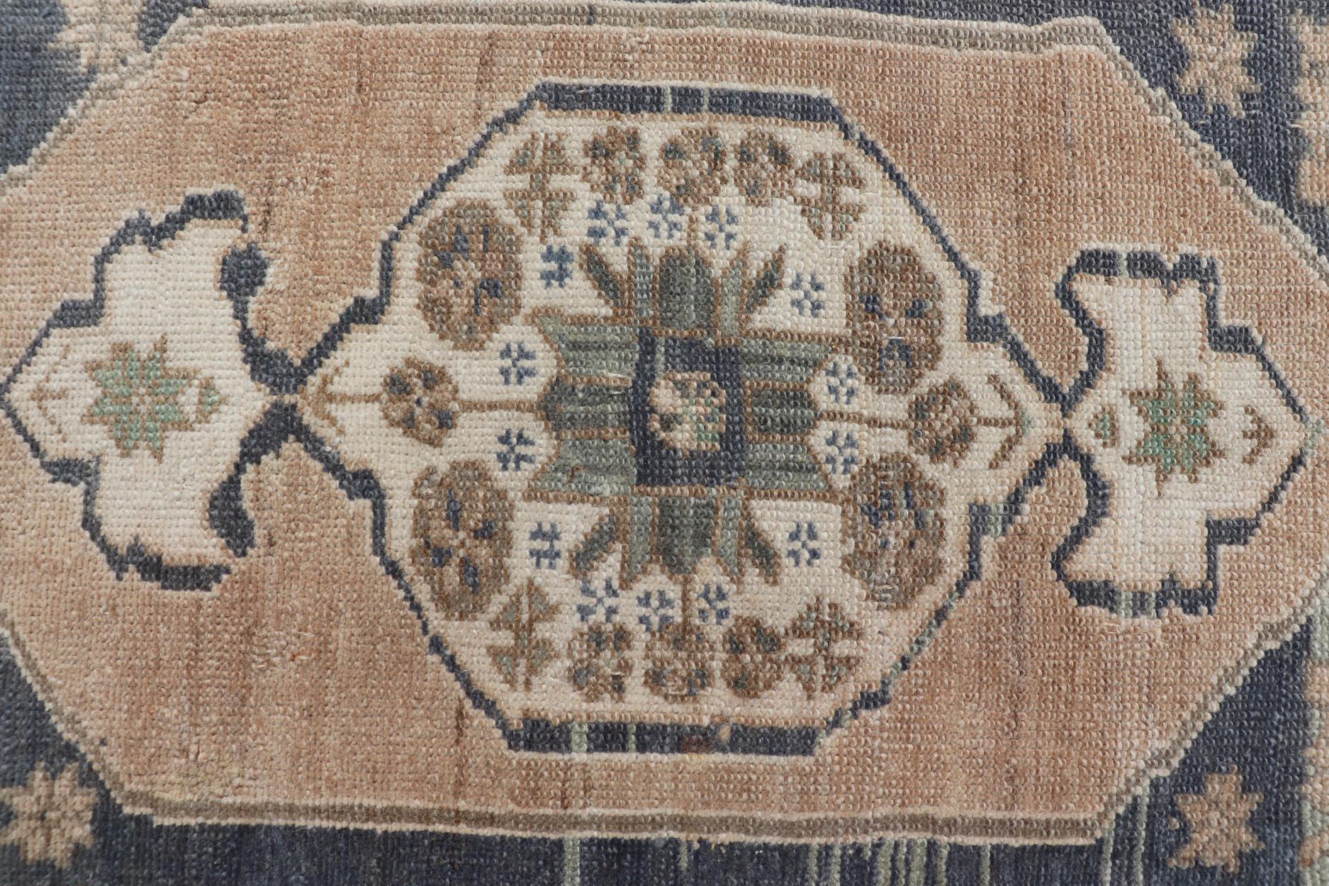Vintage Turkish Oushak Rug with All-Over Sub-Geometric Medallion Design  In Good Condition In Atlanta, GA
