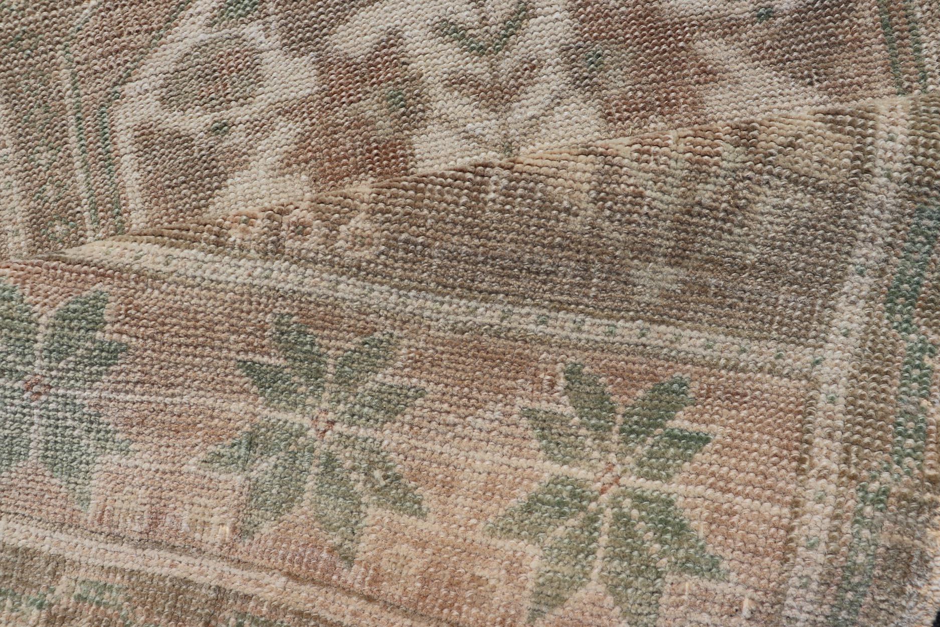 Vintage Turkish Oushak Rug with All-Over Sub-Geometric Medallion Design In Good Condition For Sale In Atlanta, GA