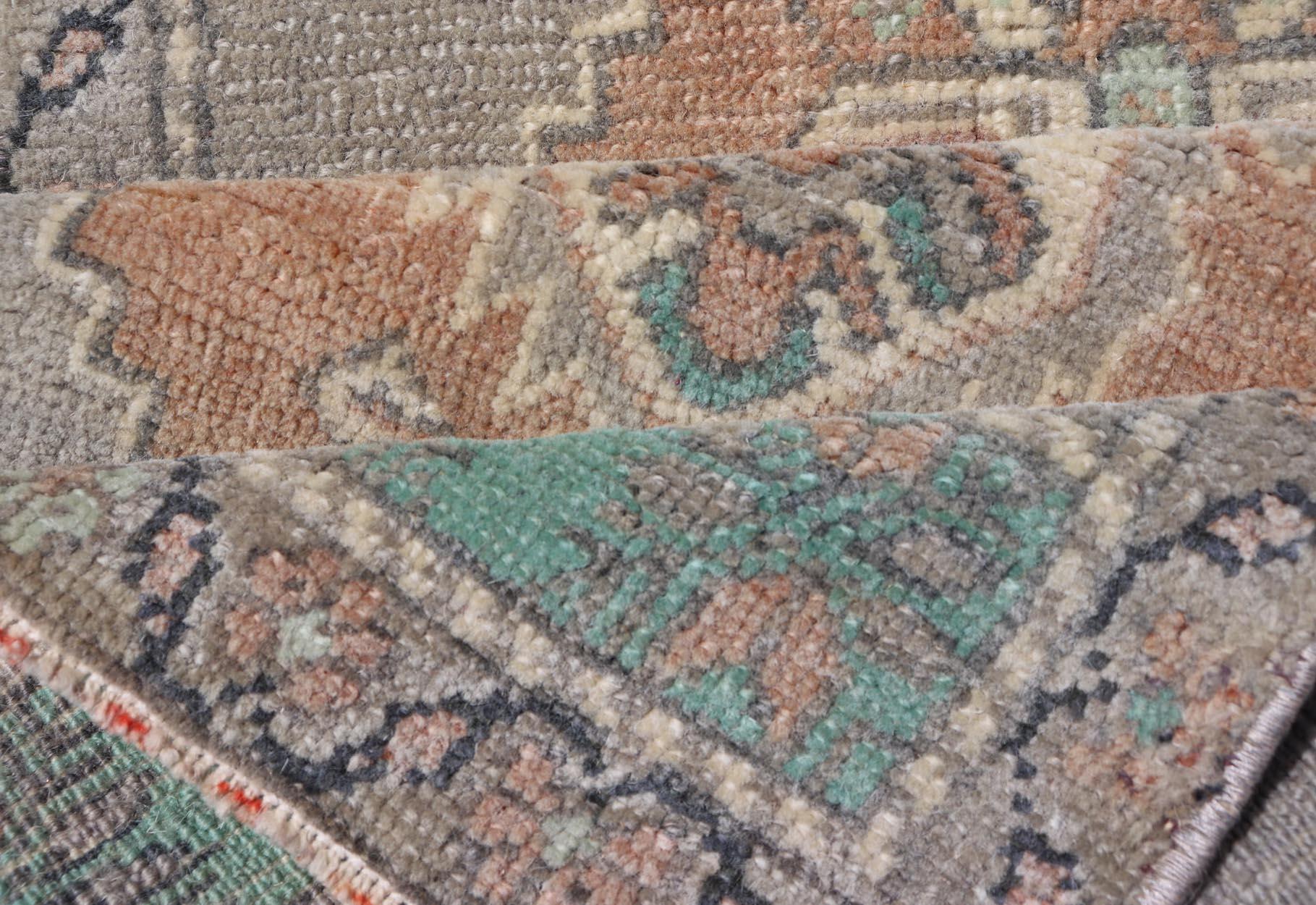 Türkischer Vintage Oushak Teppich mit subgeometrischem Medaillon-Design im Zustand „Gut“ im Angebot in Atlanta, GA