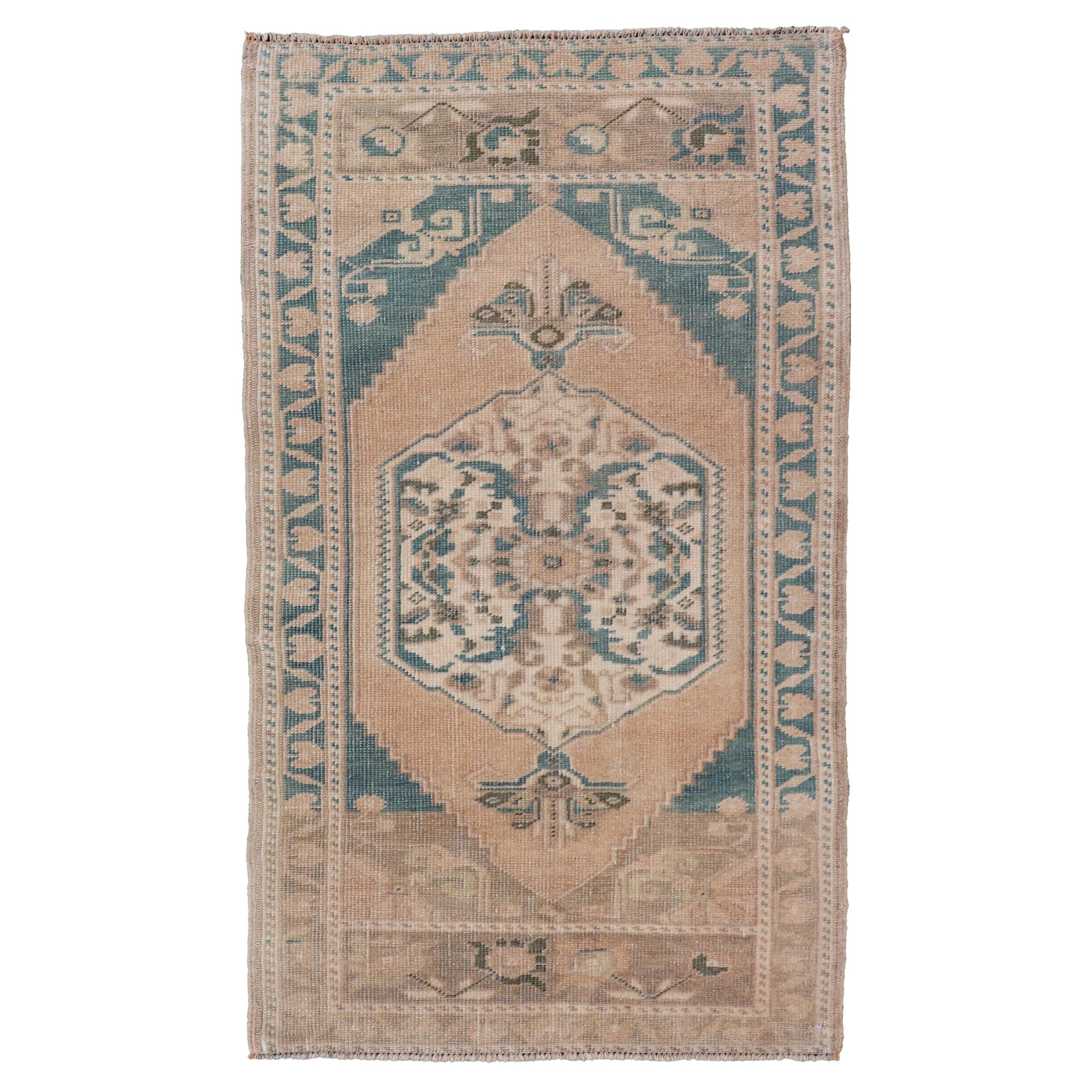 Türkischer Vintage Oushak Teppich mit subgeometrischem Medaillon-Design