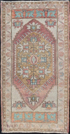 Alfombra turca Oushak vintage con diseño de medallón subgeométrico integral