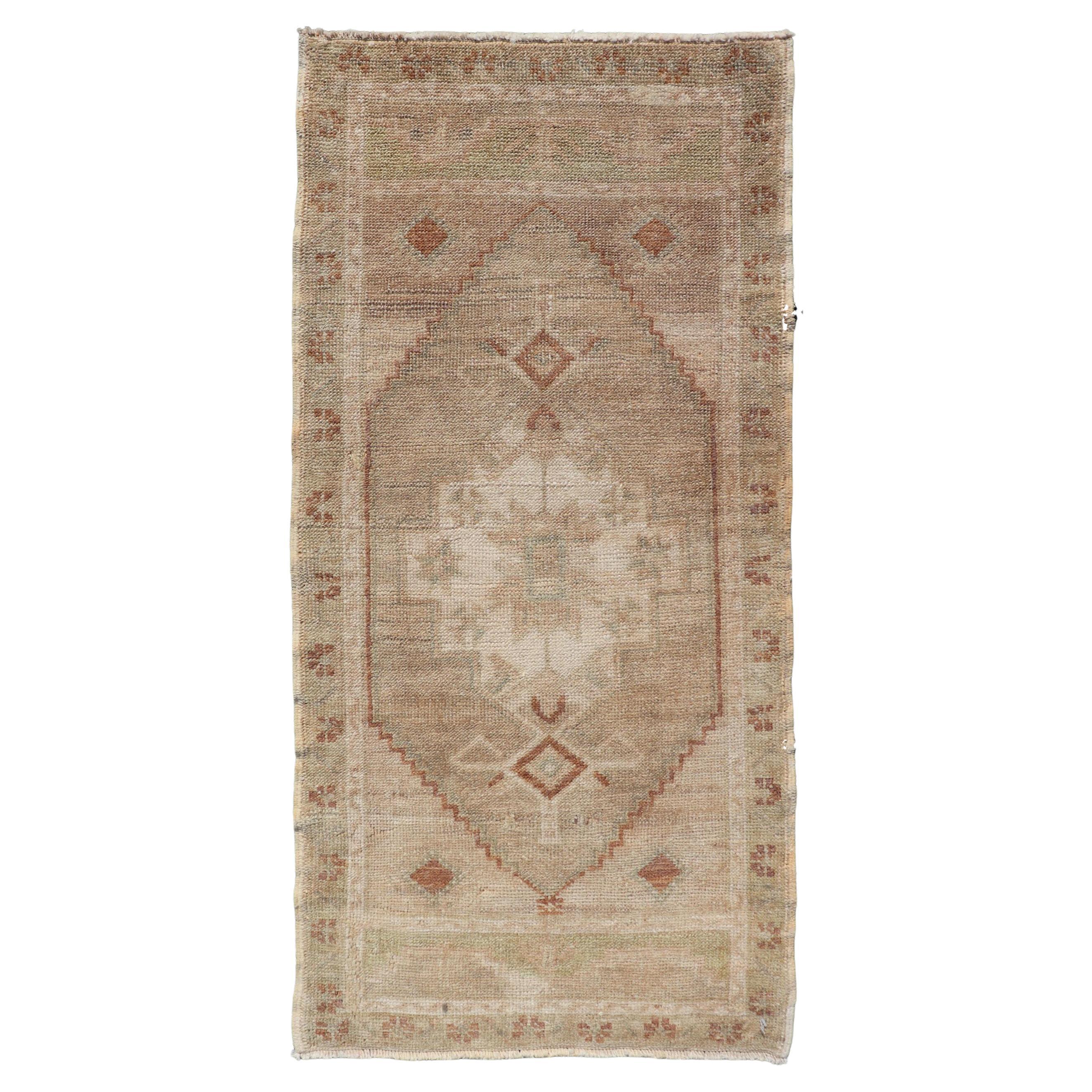 Hand-Knotted Tappeti turchi