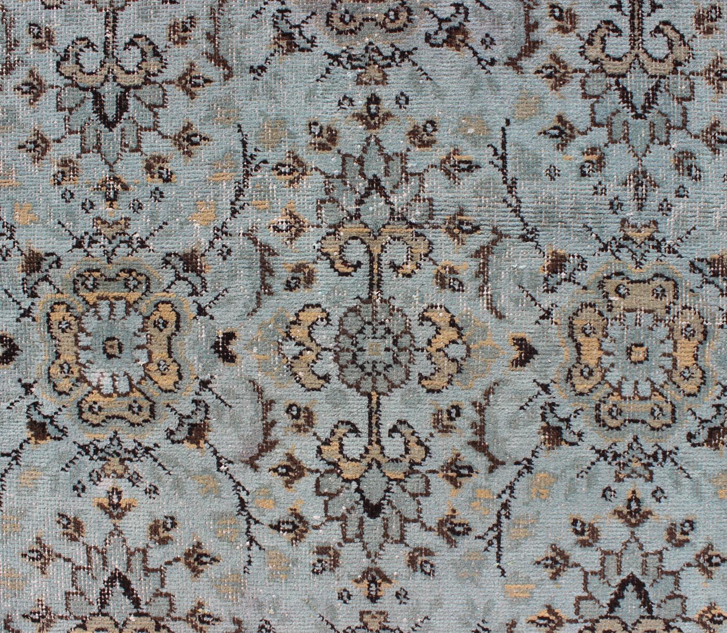 Blauer und brauner türkischer Oushak-Teppich im Vintage-Stil mit floralem All-Over-Vining-Design (Wolle)
