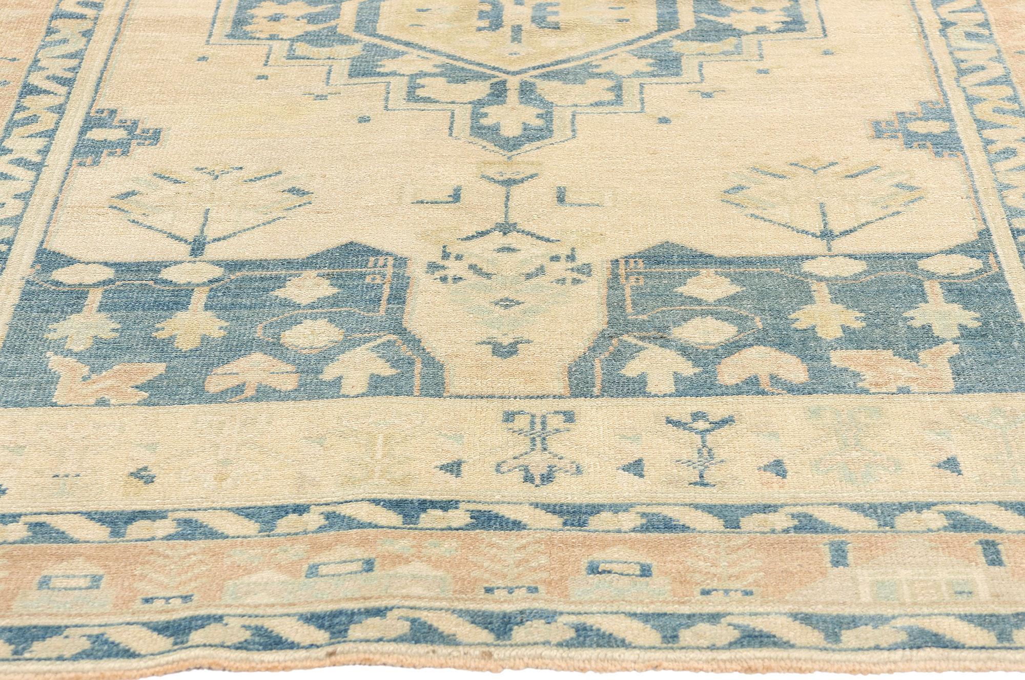 Vintage Beige and Blue Turkish Oushak Rug  In Good Condition For Sale In Dallas, TX