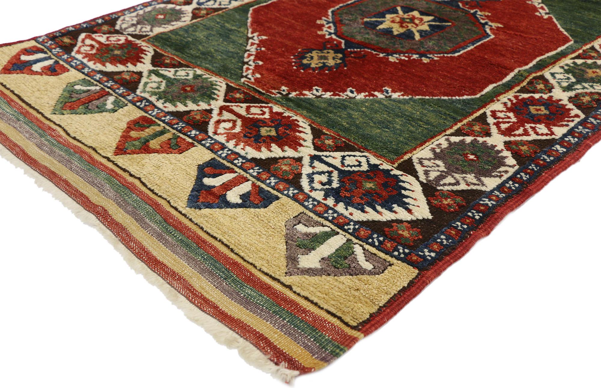 52444, alter türkischer Oushak-Teppich mit amerikanischem Handwerker-Stammesstil. Dieser handgeknüpfte türkische Oushak-Teppich aus Wolle mit anatolischer Symbolik im amerikanischen Craftsman-Stil hat einen klassischen, stammesgeschichtlichen Charme