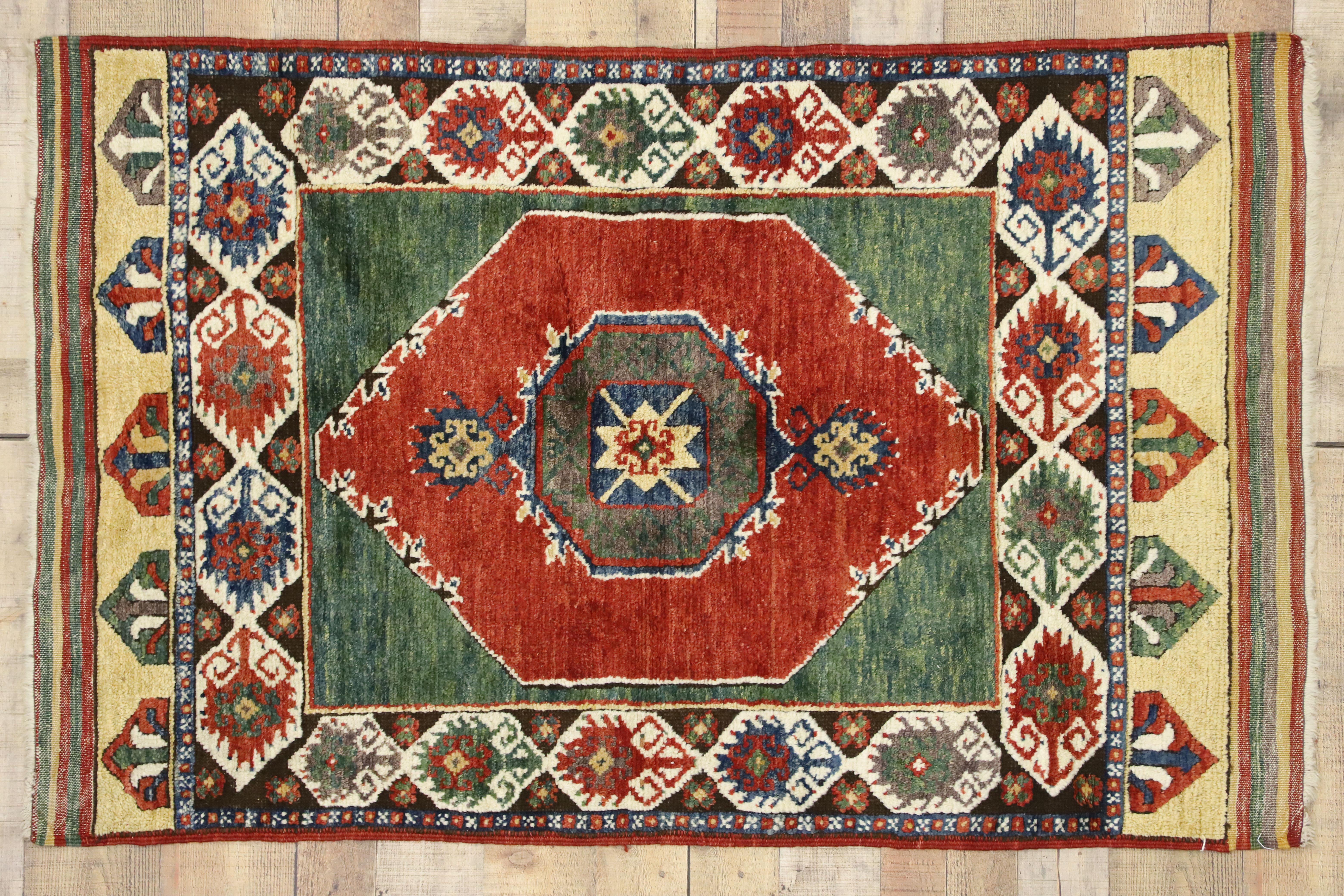Türkischer Oushak-Teppich im Vintage-Stil der amerikanischen Handwerkskunst im Stammesstil im Angebot 1