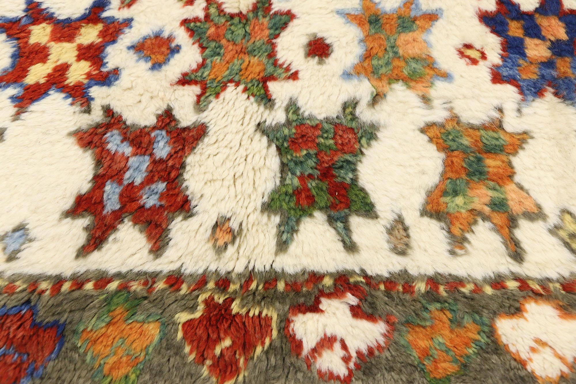 Vintage Turkish Oushak Rug with Boho Tribal Style In Good Condition For Sale In Dallas, TX