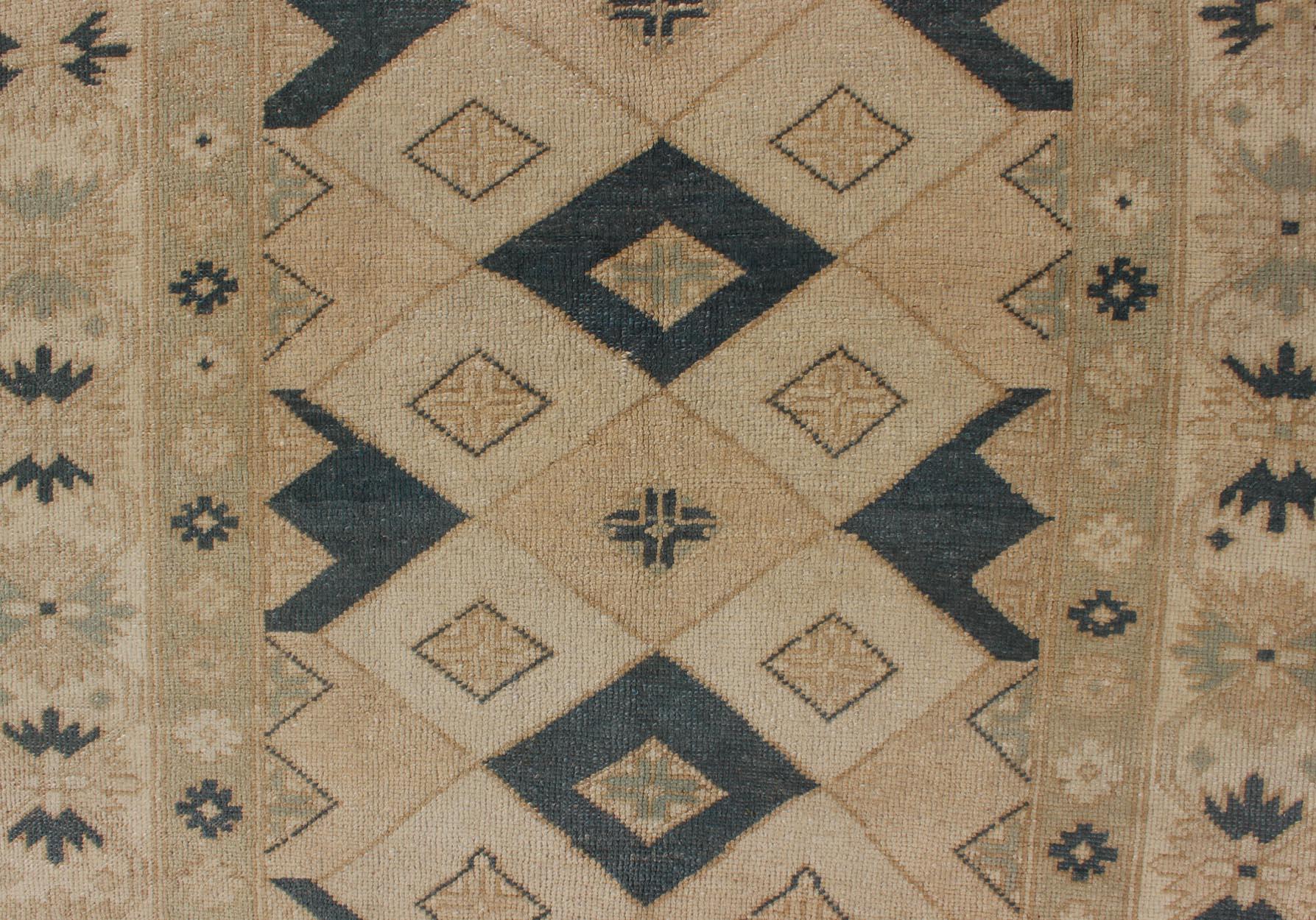 Alfombra turca vintage Oushak con atrevidos motivos geométricos en forma de diamante 4'2 x 7'1 Lana en venta