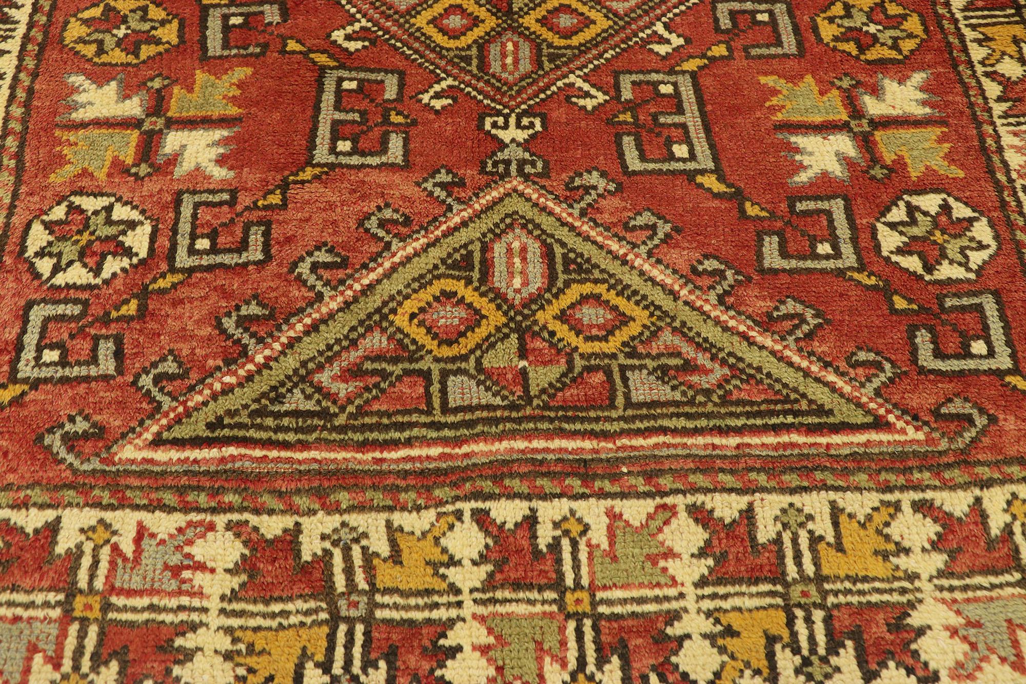 Vintage Turkish Oushak Rug with Bungalow Style In Good Condition For Sale In Dallas, TX