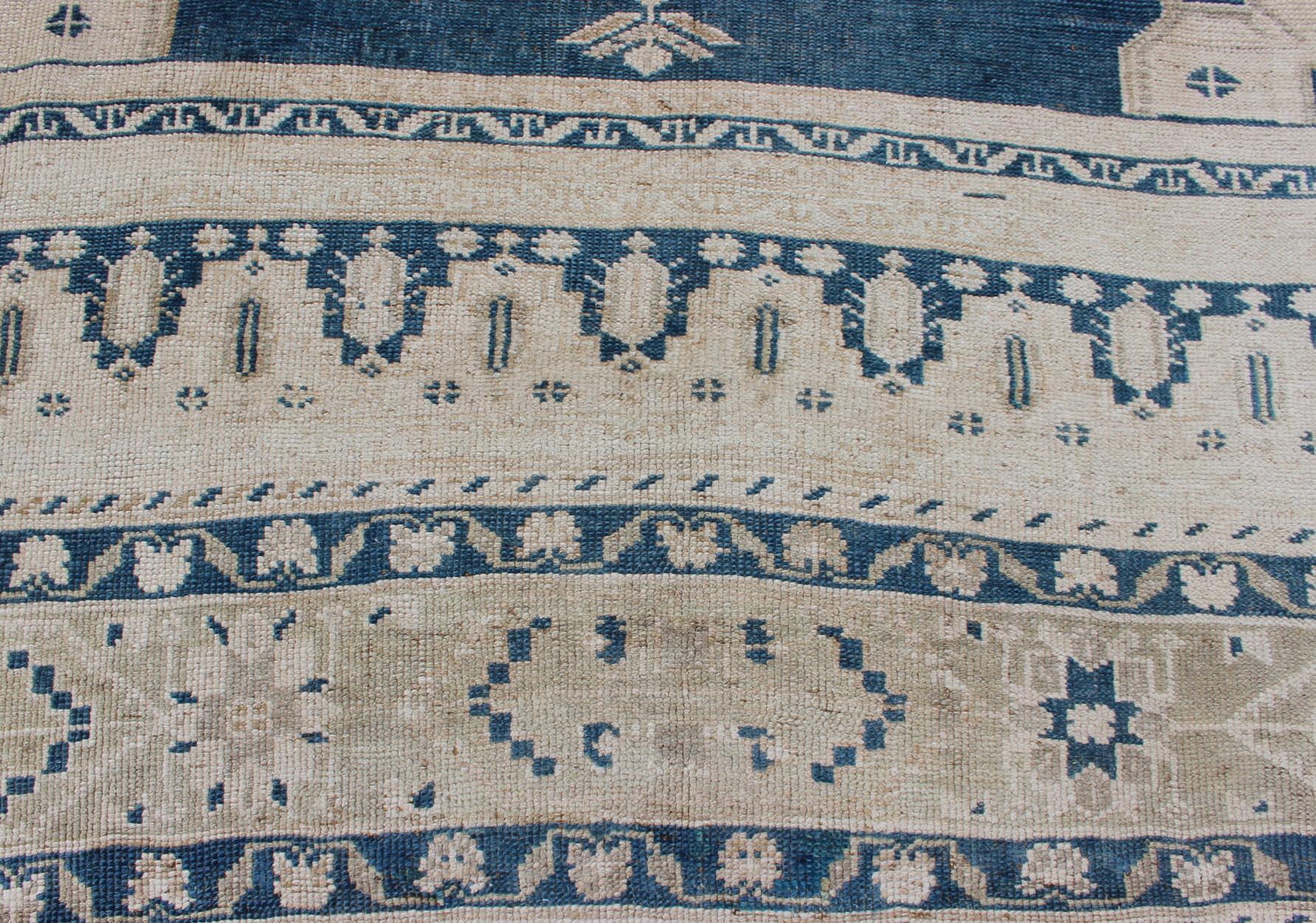 Vintage Turkish Oushak Rug with Central Medallion in Blue and Cream For Sale 1