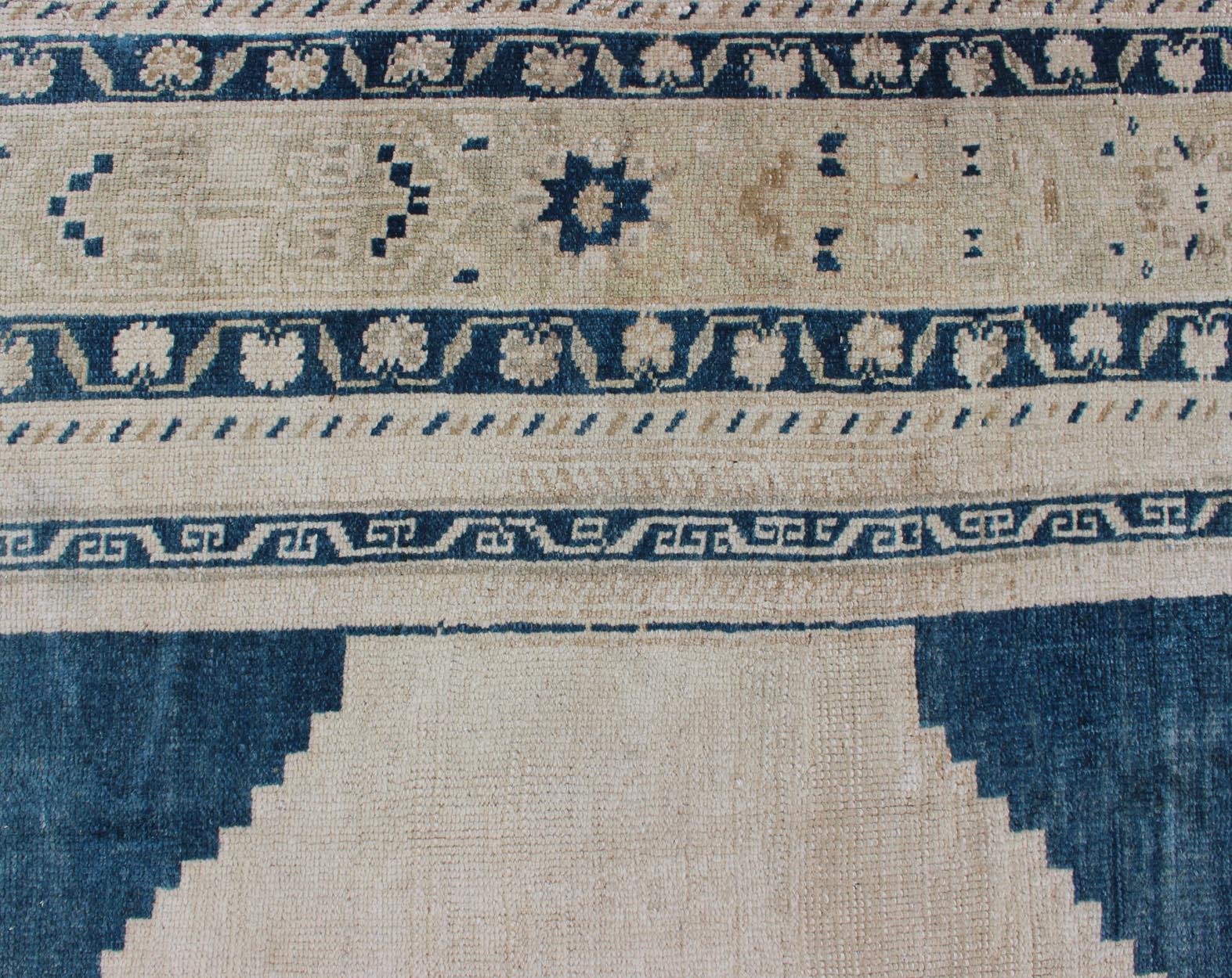 Vintage Turkish Oushak Rug with Central Medallion in Blue and Cream For Sale 2