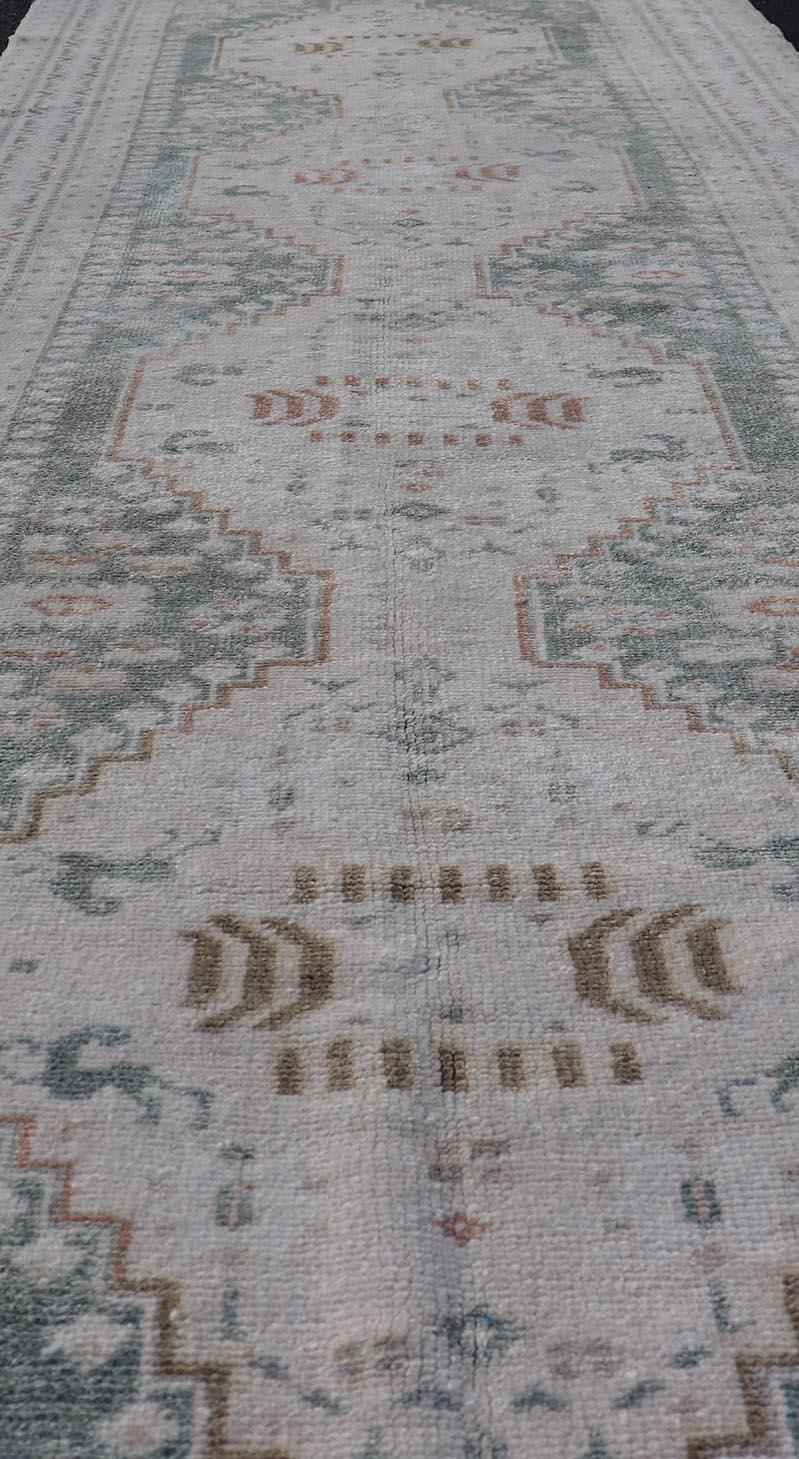Vintage Turkish Oushak Rug with Central Medallions in Cream and Light Green For Sale 4