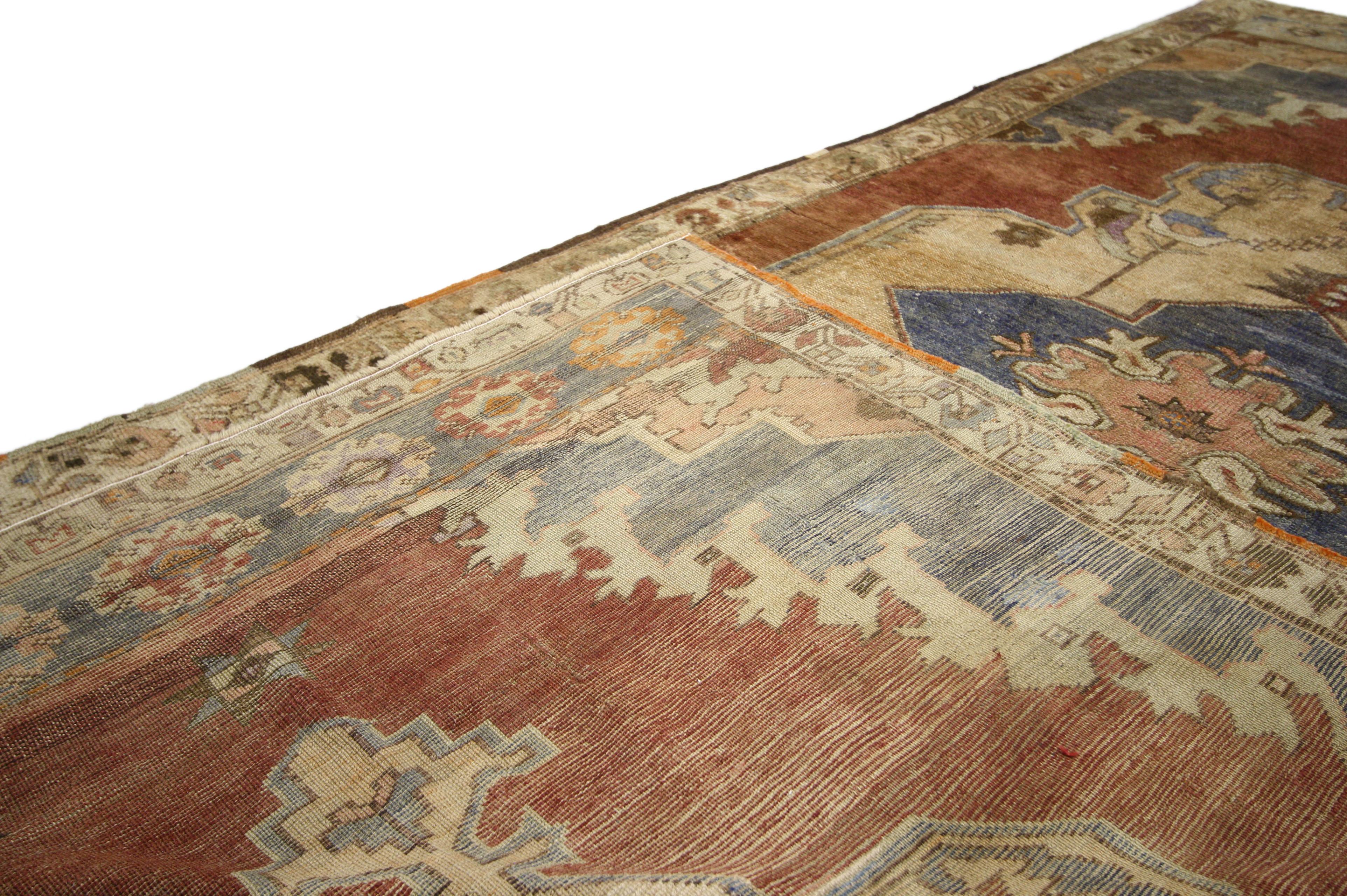 Vintage Turkish Oushak Rug, Craftsman Style Meets French Provincial  In Good Condition For Sale In Dallas, TX