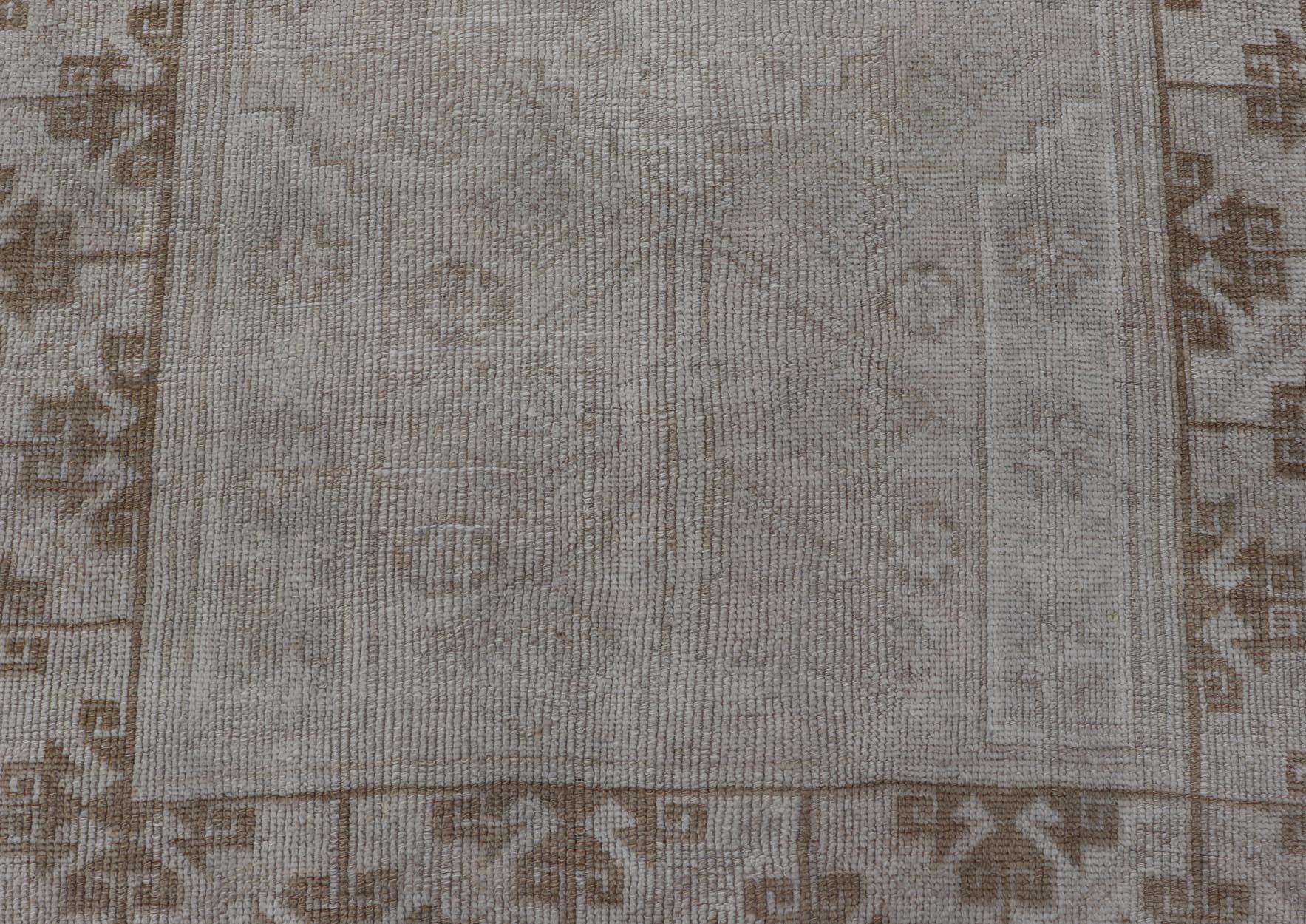 Hand-Knotted Vintage Turkish Oushak Rug with Cream and Taupe Accents 3'9