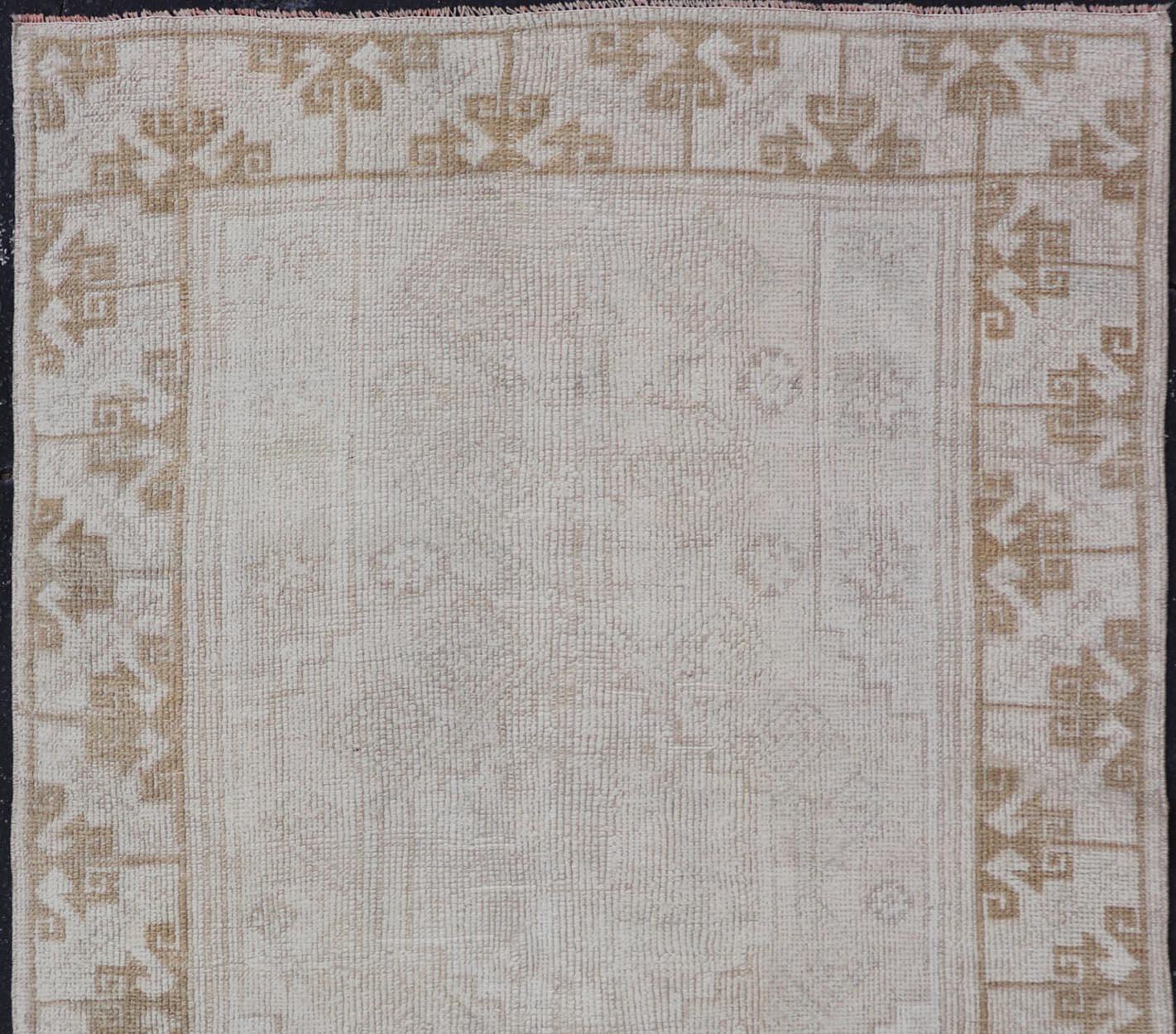 20th Century Vintage Turkish Oushak Rug with Cream and Taupe Accents 3'9