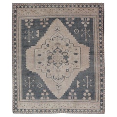 Tapis turc Oushak élégant, gris et beige doux 5'1 x 6'4