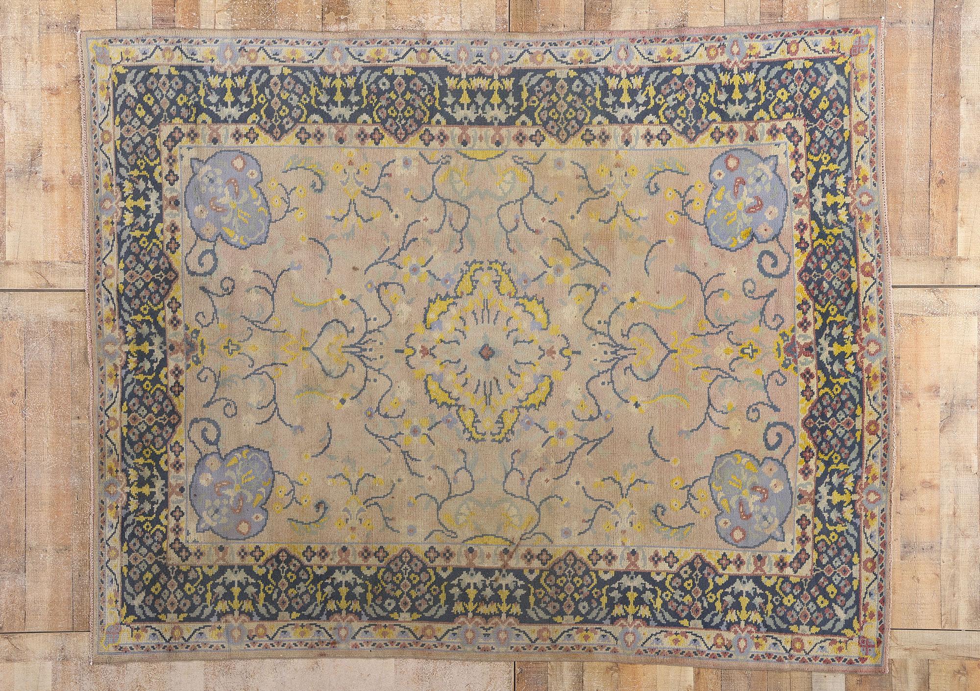 1930's Turkish Oushak Carpet with Traditional Style For Sale 4