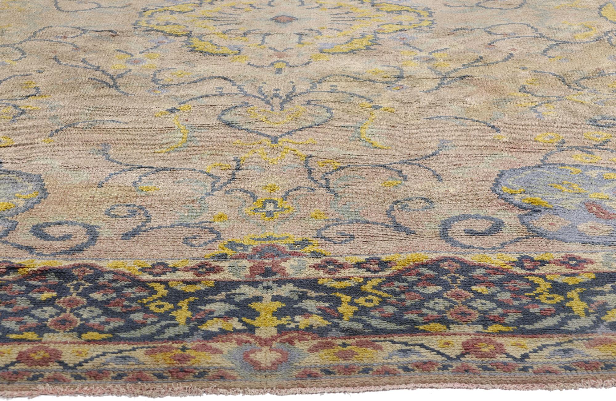 1930's Turkish Oushak Carpet with Traditional Style In Good Condition For Sale In Dallas, TX