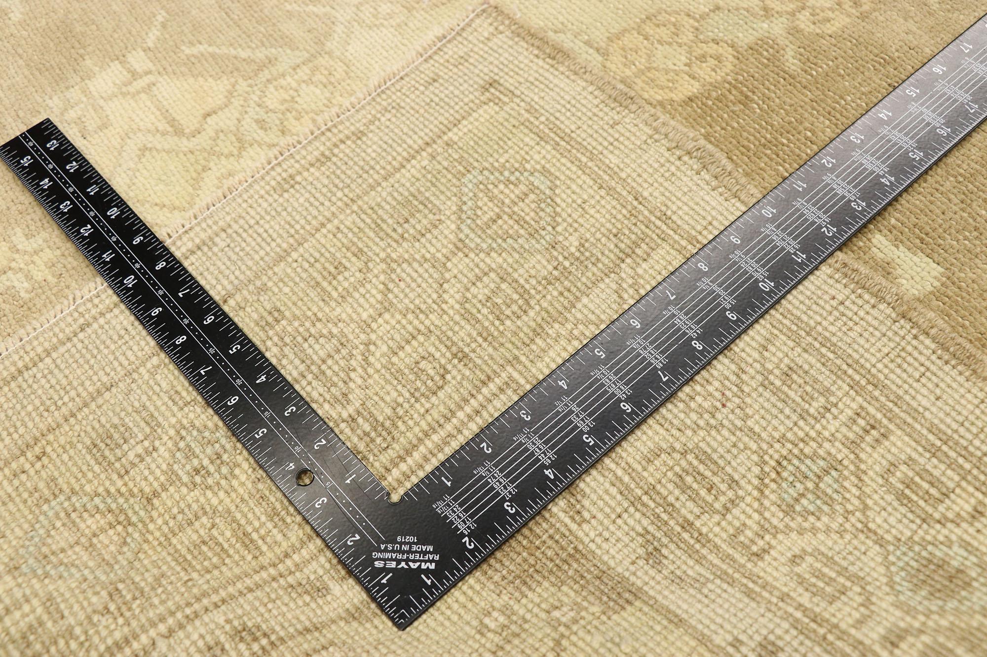 Vieux tapis turc Oushak au style féminin Shaker Bon état - En vente à Dallas, TX